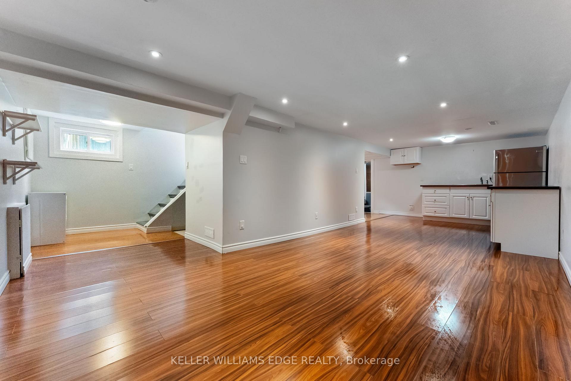 Photo 23 of 312 Wexford Avenue S, Hamilton, Delta — HOMEH