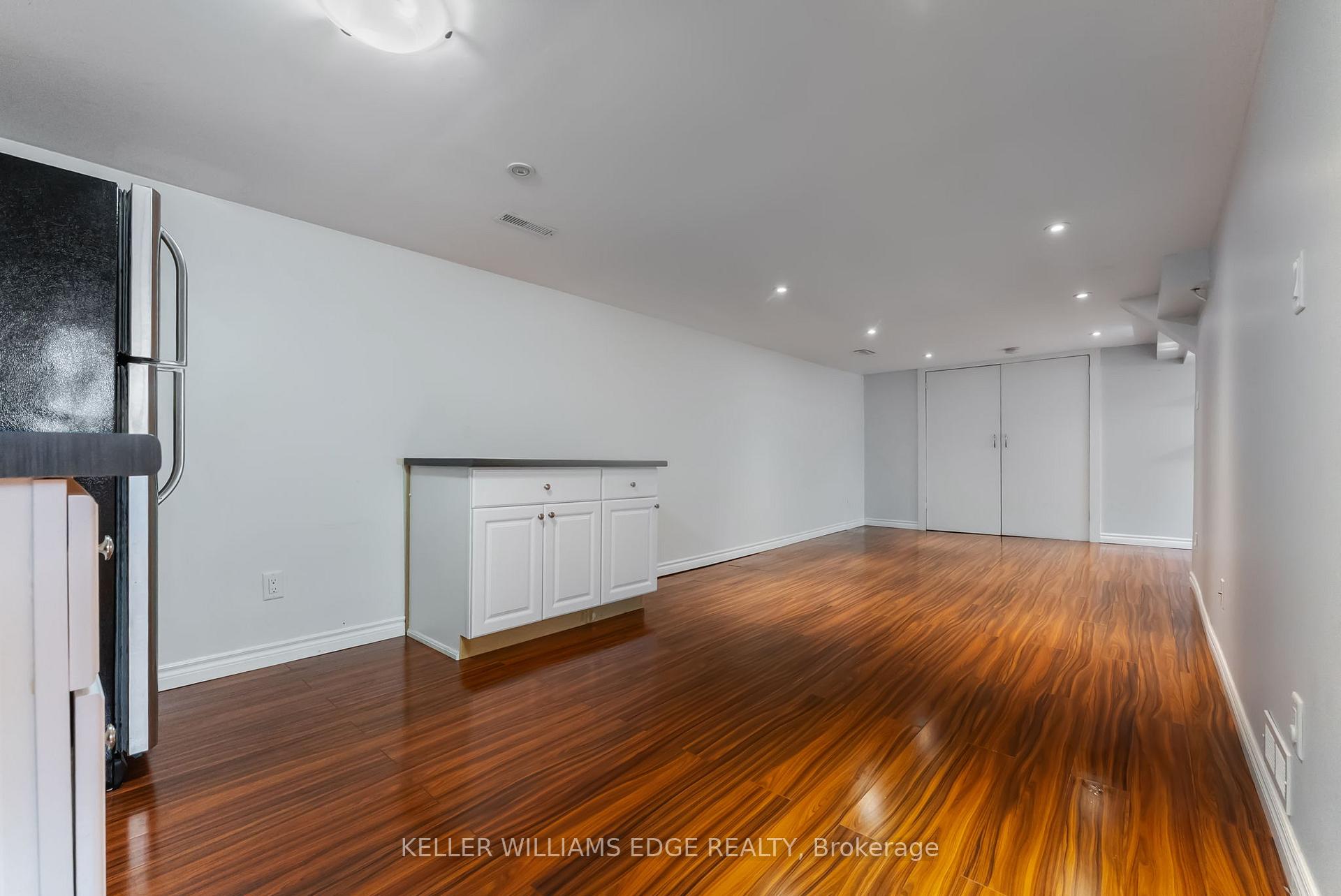 Photo 26 of 312 Wexford Avenue S, Hamilton, Delta — HOMEH