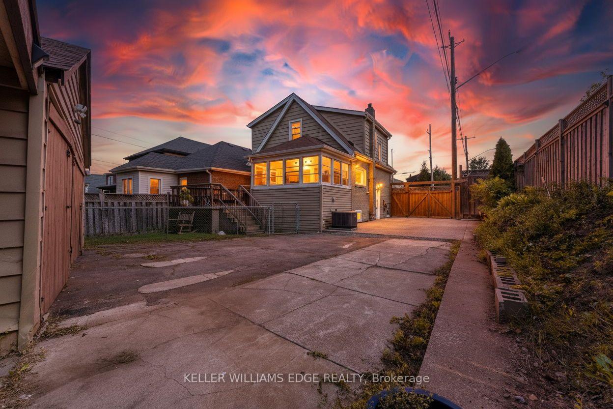 Photo 31 of 312 Wexford Avenue S, Hamilton, Delta — HOMEH