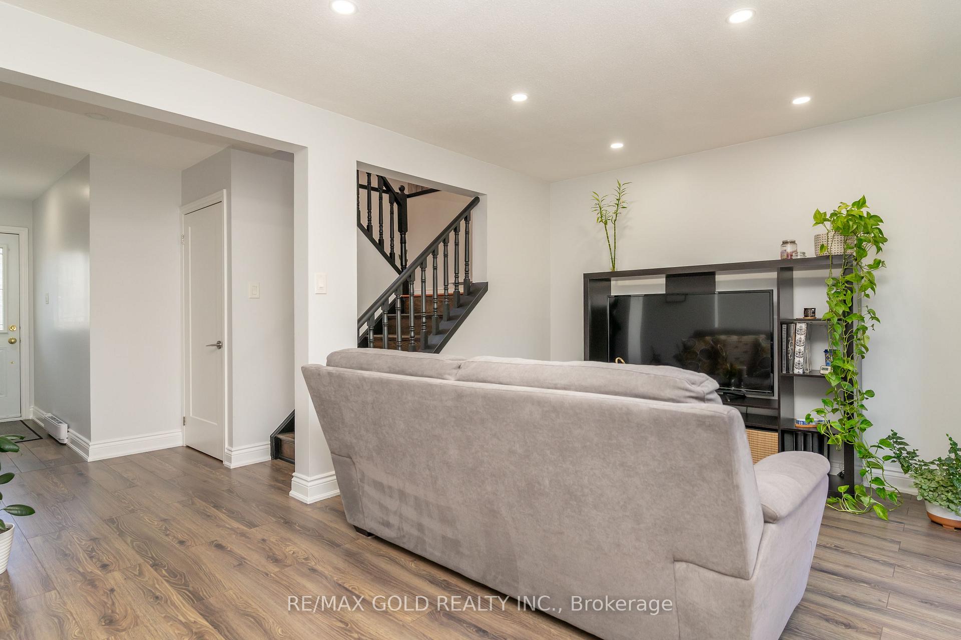 Photo 11 of 18 Juliette Square, Brampton, Northgate — HOMEH