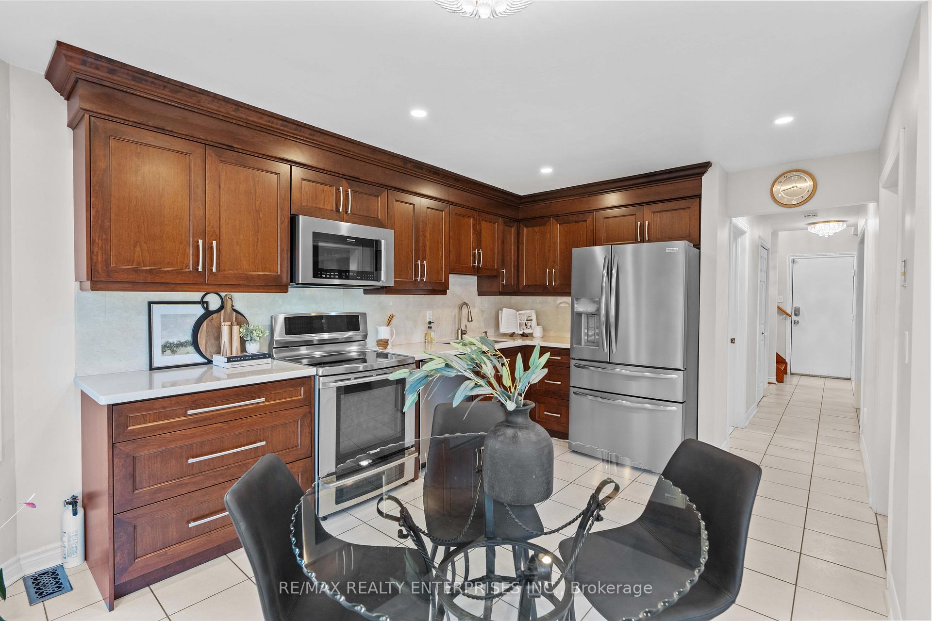 Photo 5 of 129 Valonia Drive, Brampton, Brampton North — HOMEH