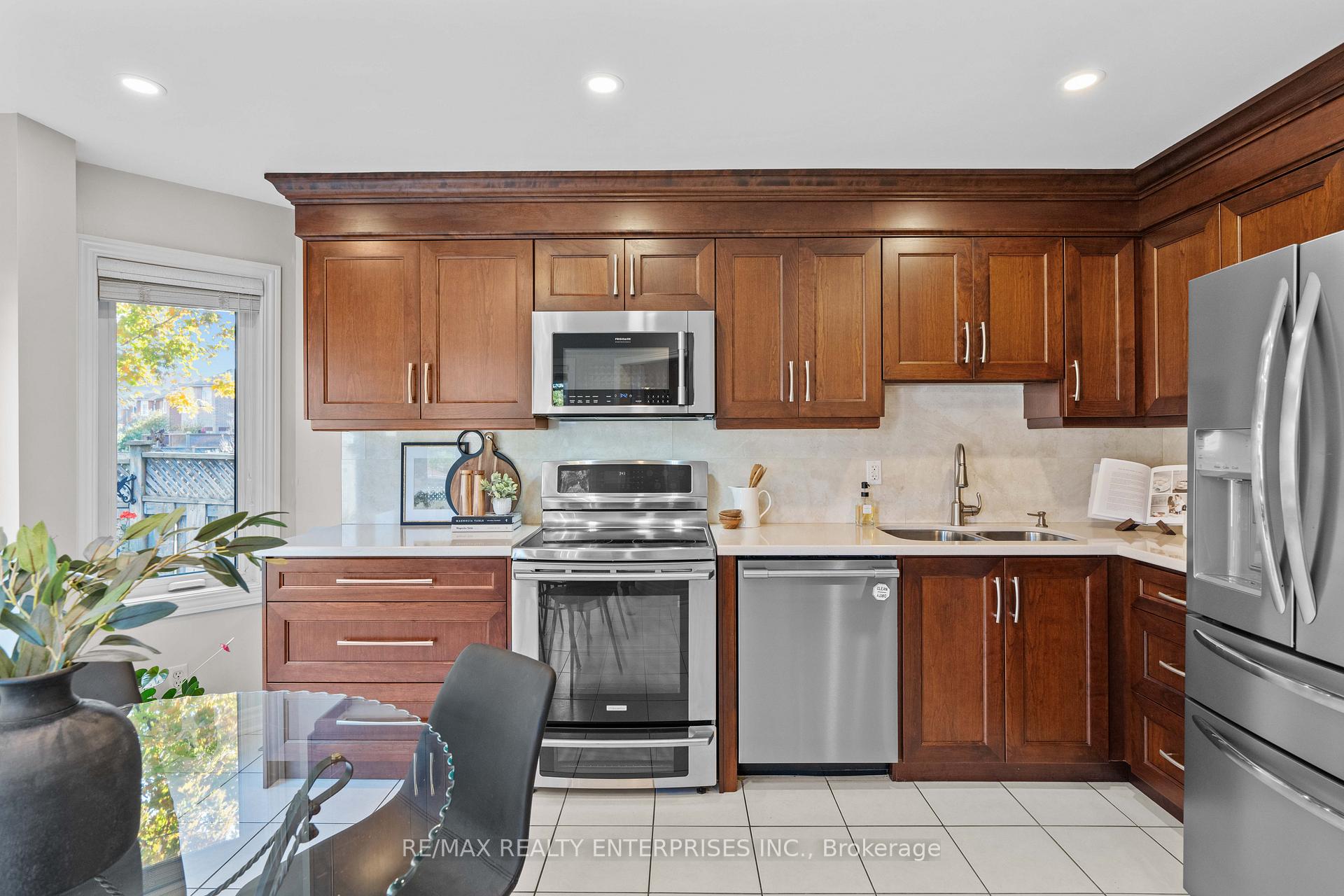 Photo 6 of 129 Valonia Drive, Brampton, Brampton North — HOMEH