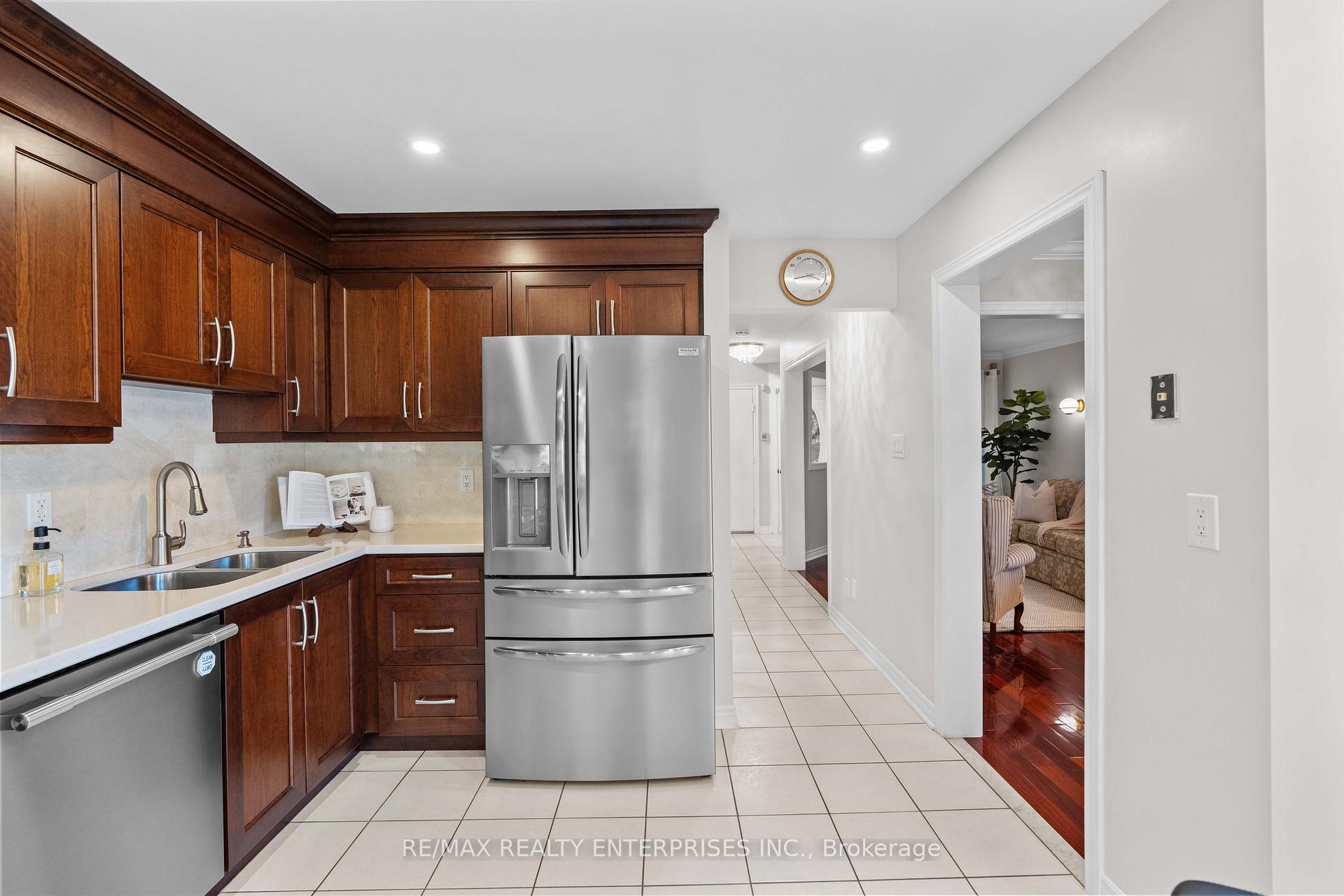Photo 7 of 129 Valonia Drive, Brampton, Brampton North — HOMEH