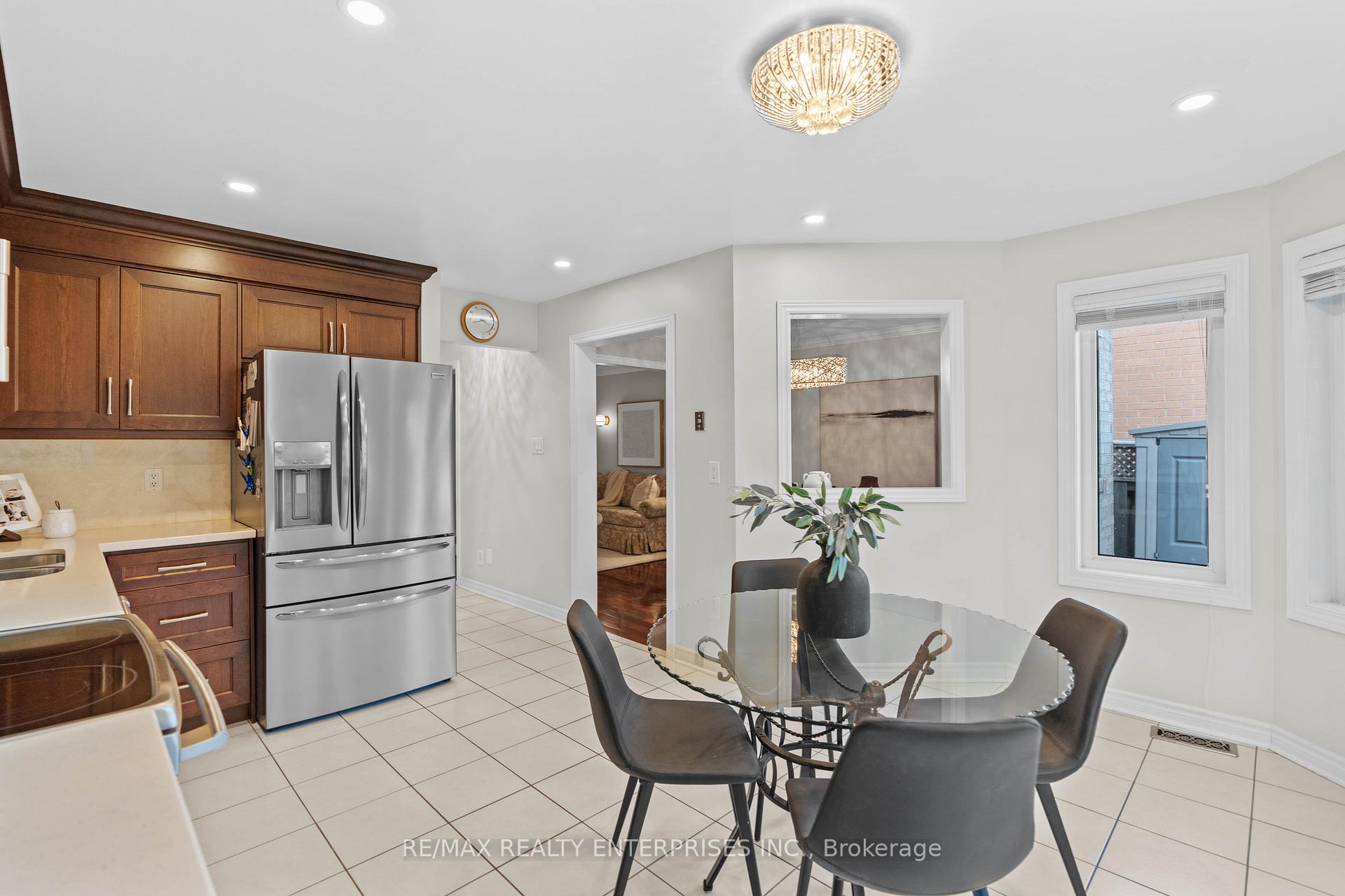 Photo 9 of 129 Valonia Drive, Brampton, Brampton North — HOMEH