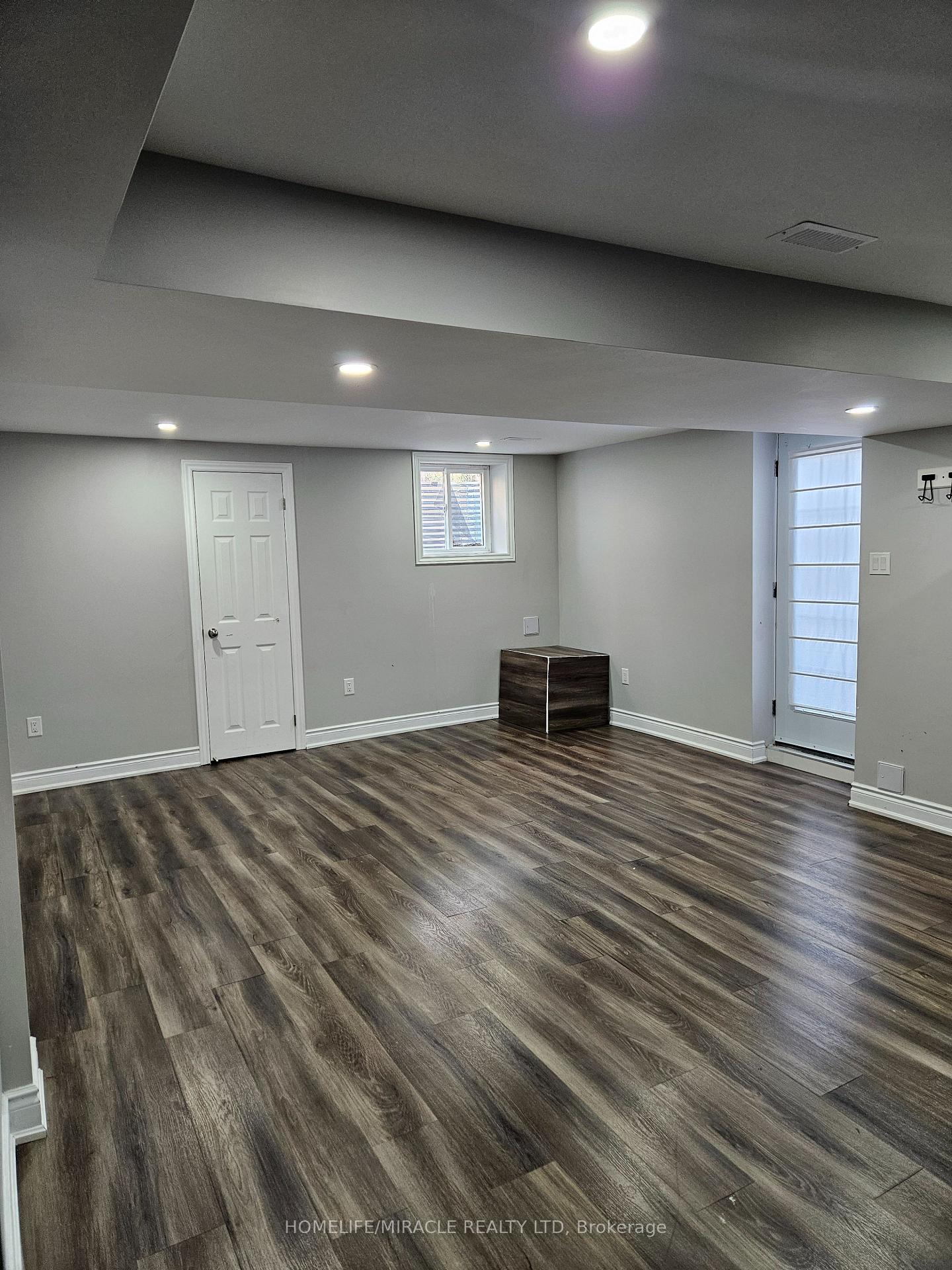 Photo 2 of Unit ( Basement ), 35 Nottingham Crescent, Brampton, Westgate — HOMEH