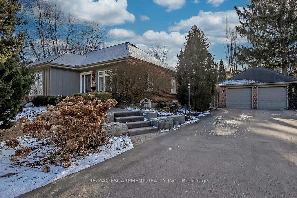 Front of 896 Lasalle Park Road