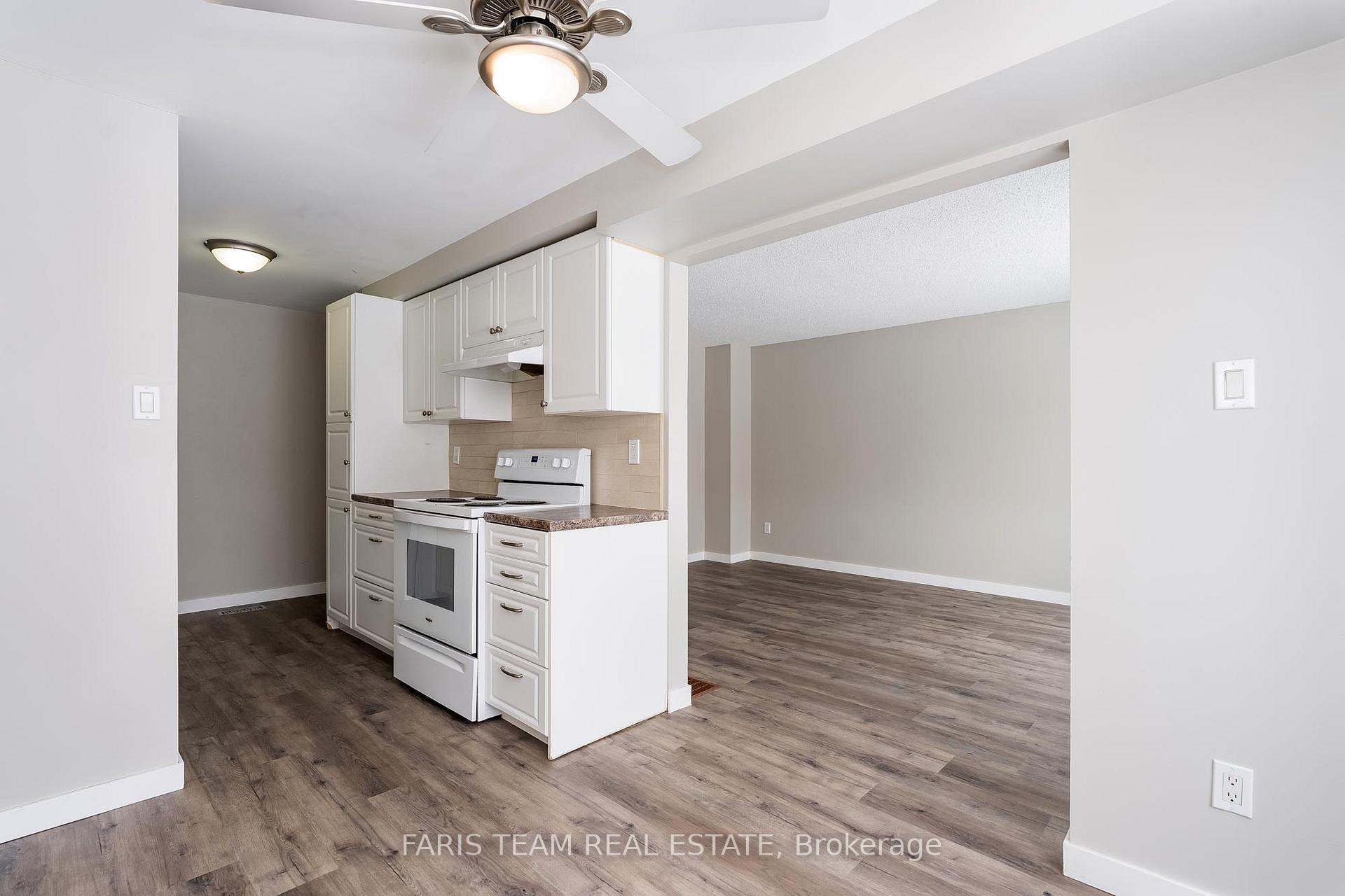 Photo 6 of 98 Mowat Crescent, Barrie, Letitia Heights — HOMEH