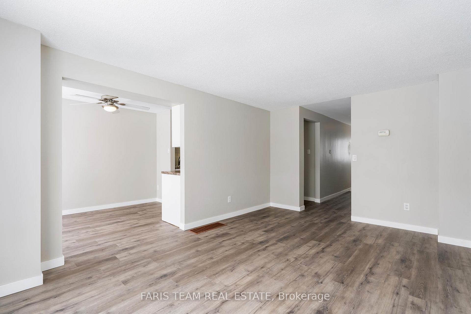 Photo 8 of 98 Mowat Crescent, Barrie, Letitia Heights — HOMEH