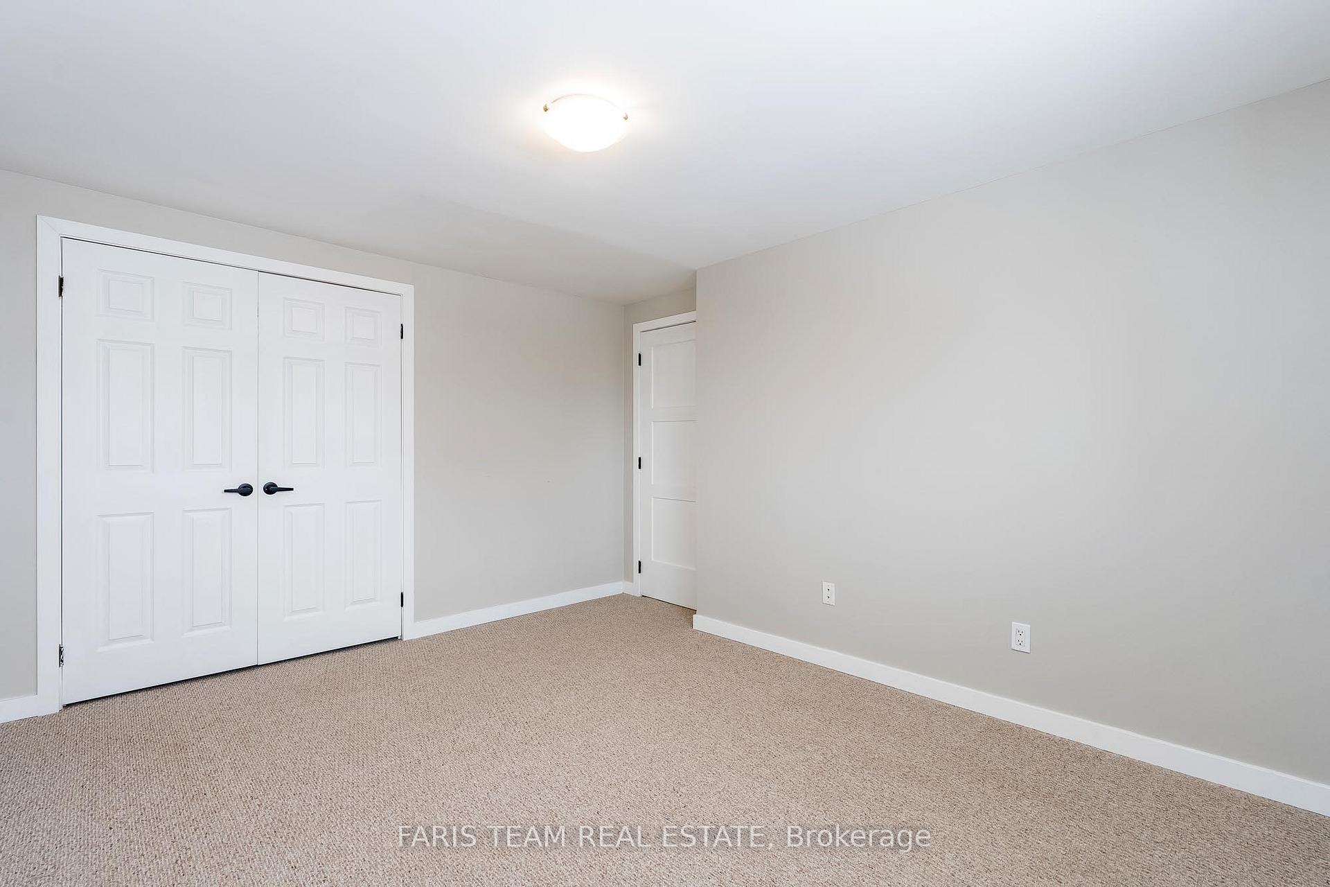 Photo 10 of 98 Mowat Crescent, Barrie, Letitia Heights — HOMEH