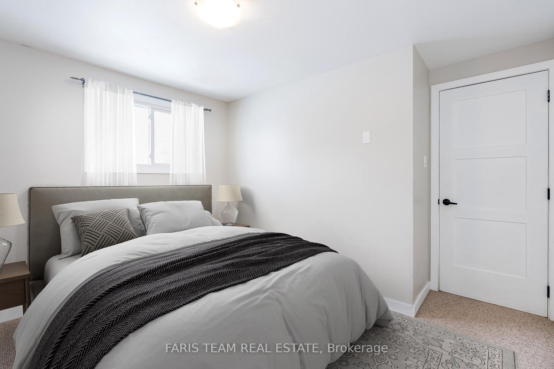 Photo 11 of 98 Mowat Crescent, Barrie, Letitia Heights — HOMEH