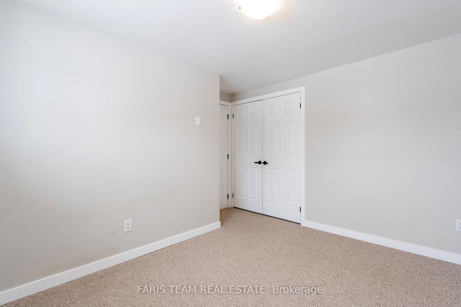 Photo 12 of 98 Mowat Crescent, Barrie, Letitia Heights — HOMEH