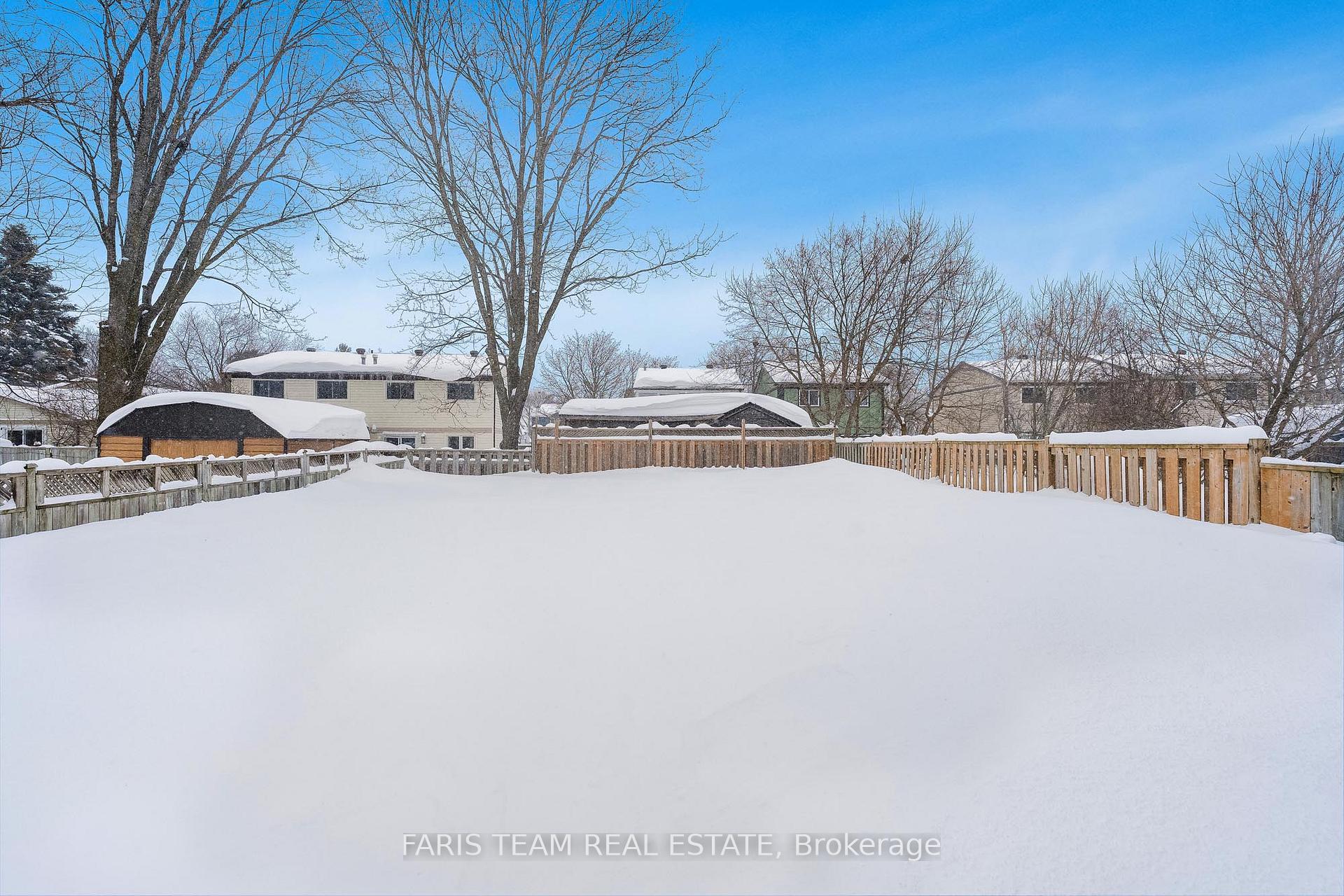 Photo 16 of 98 Mowat Crescent, Barrie, Letitia Heights — HOMEH