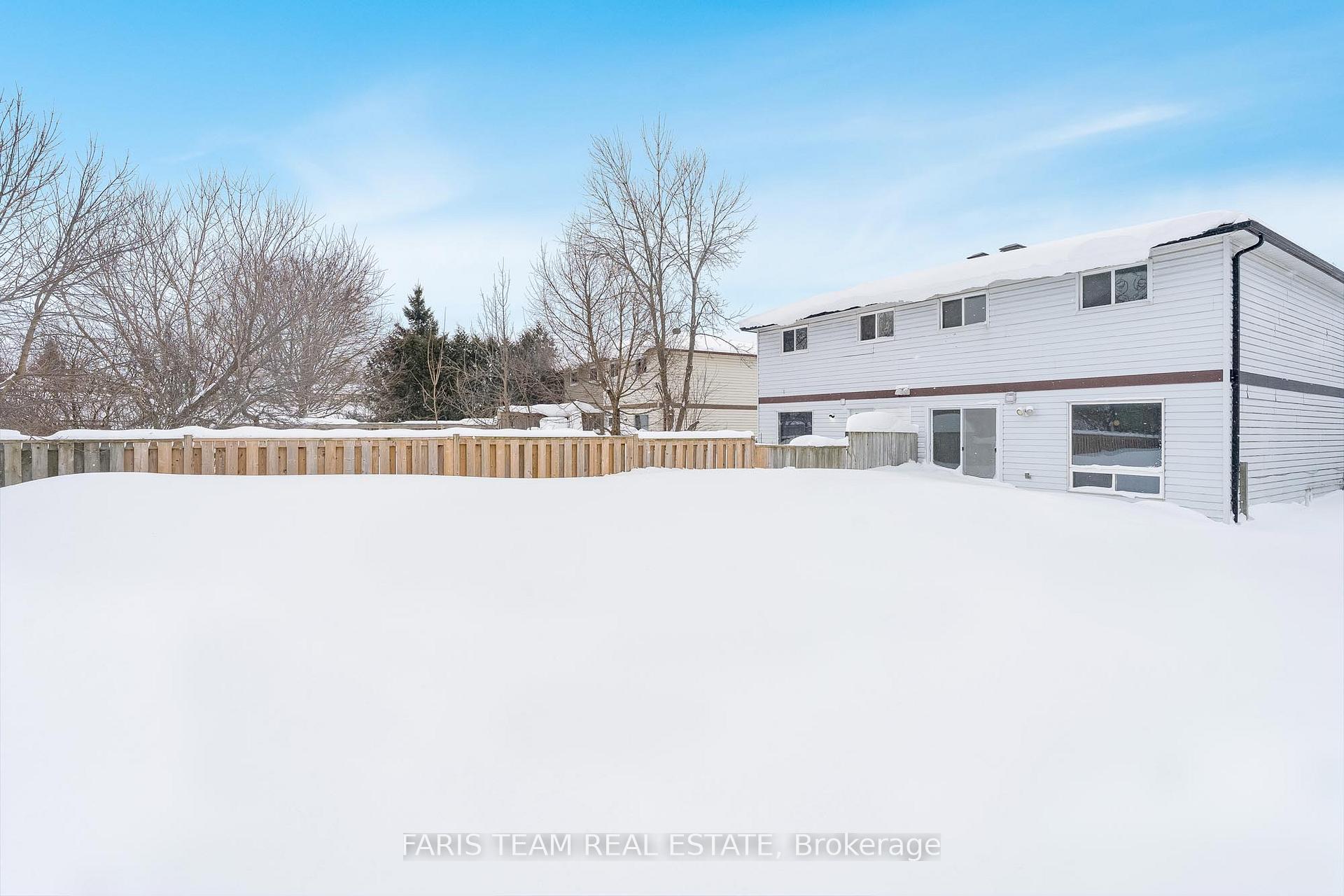 Photo 17 of 98 Mowat Crescent, Barrie, Letitia Heights — HOMEH