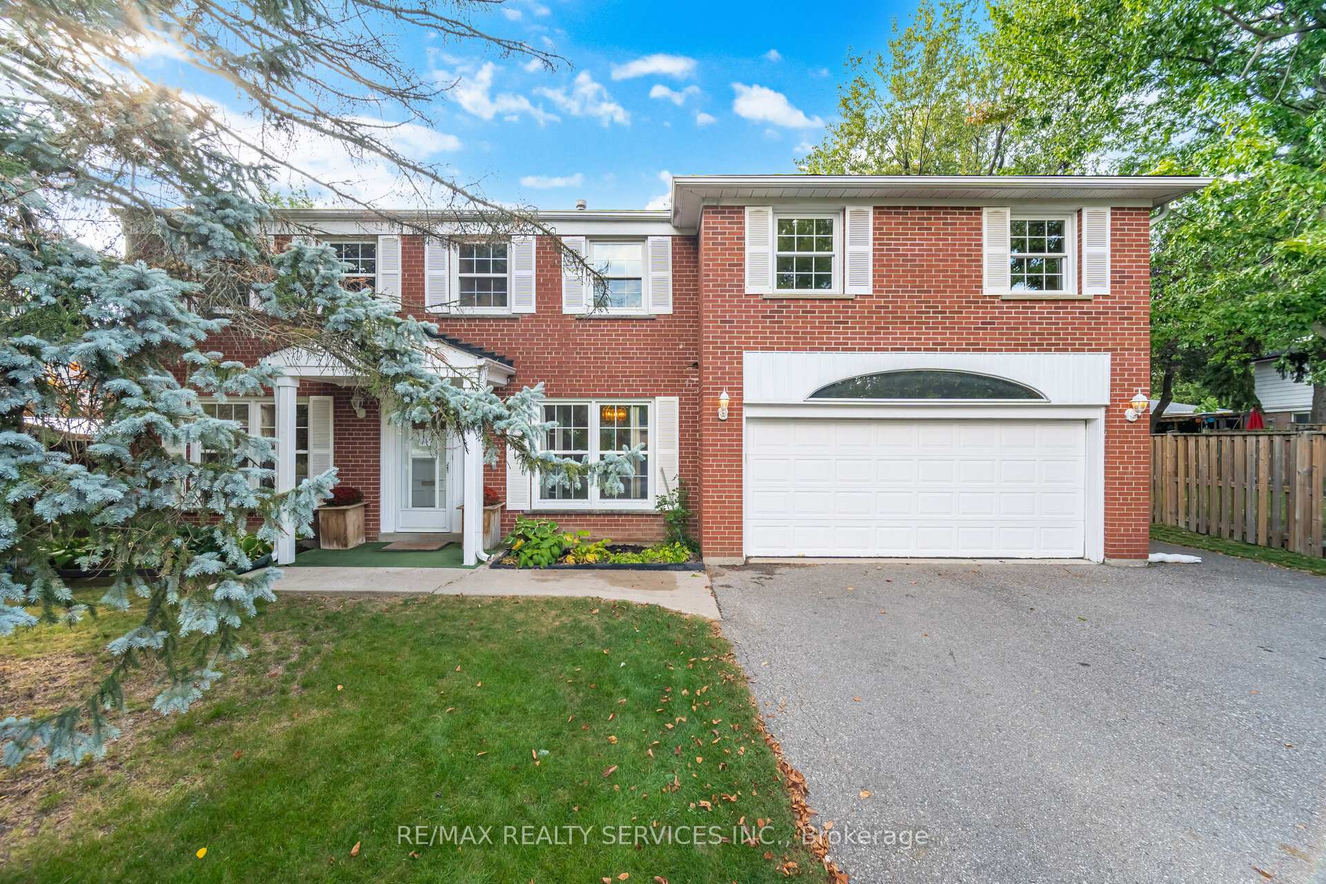 Front of 34 Peel Village Parkway
