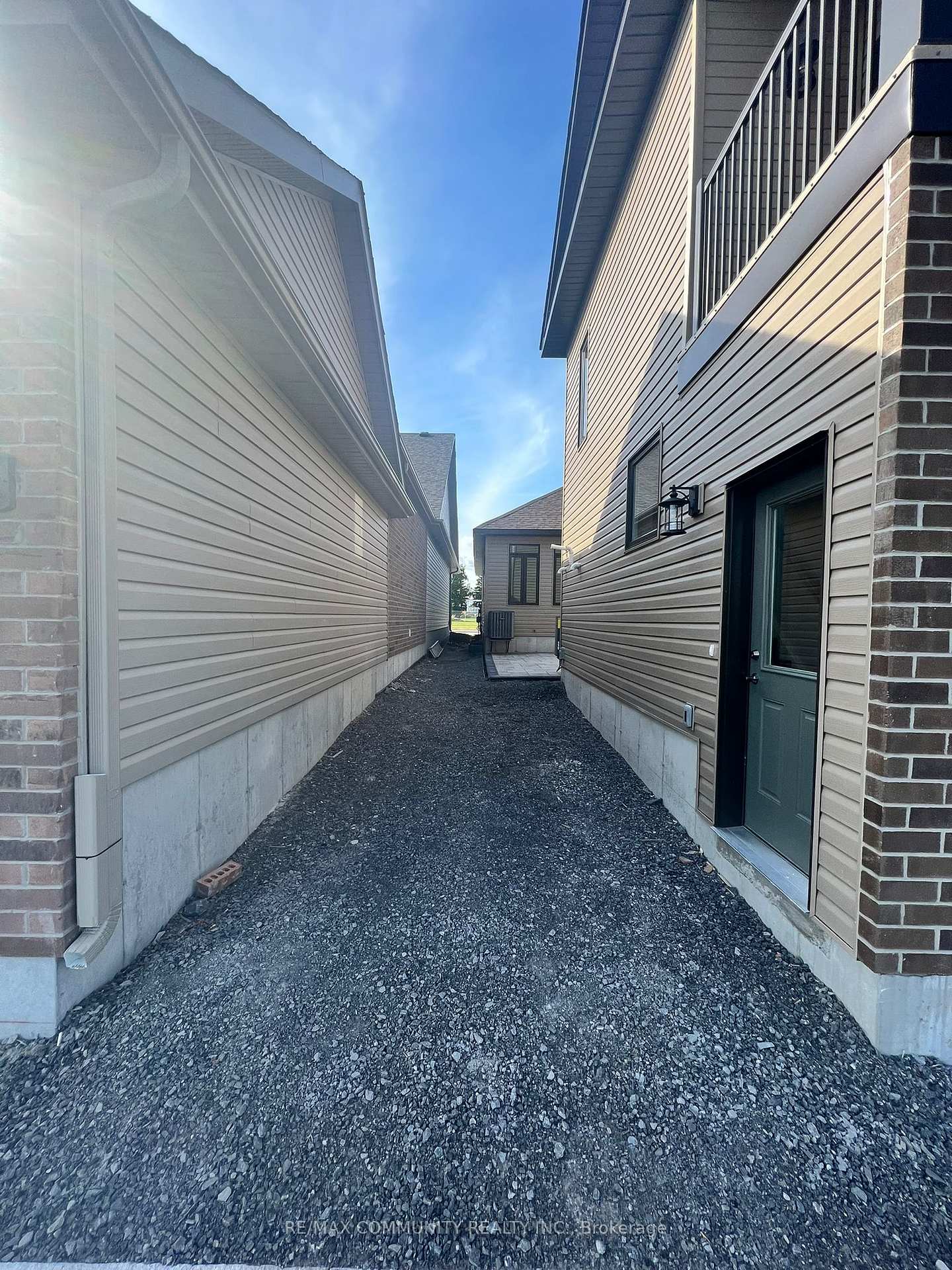 Photo 3 of 78B Riverstone Way, Belleville, Thurlow Ward — HOMEH