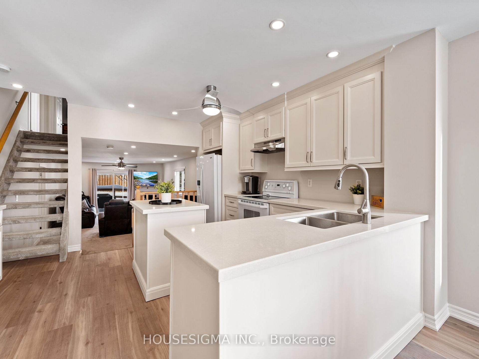 Photo 4 of 10 Willow Drive, Barrie, Holly — HOMEH