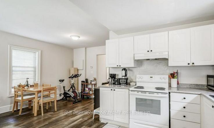 Photo 9 of 81 Wellington Street E, Aurora, Aurora Village — HOMEH