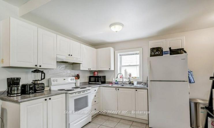 Photo 7 of 81 Wellington Street E, Aurora, Aurora Village — HOMEH