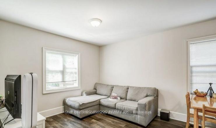 Photo 10 of 81 Wellington Street E, Aurora, Aurora Village — HOMEH
