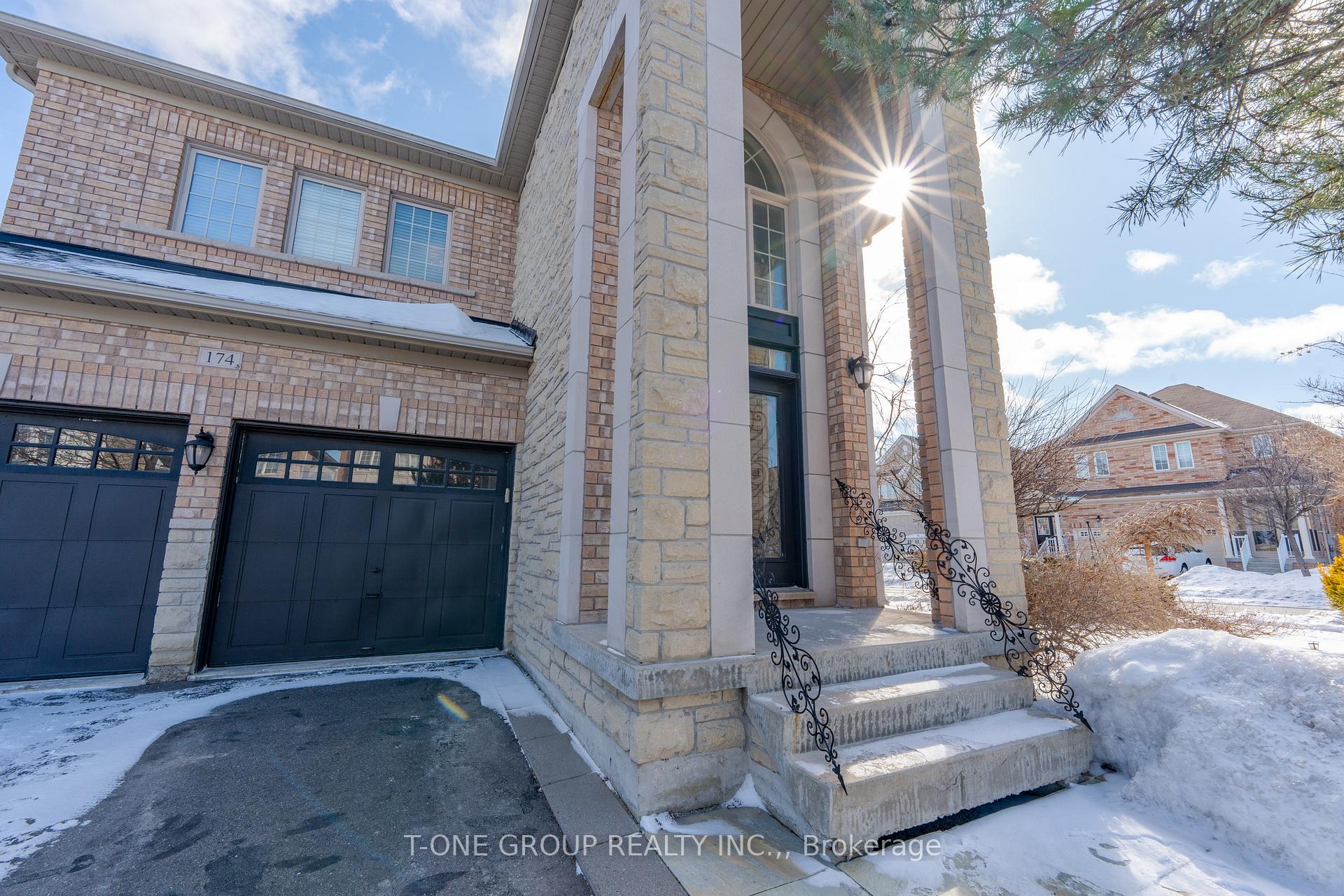 Photo 2 of 174 Santa Amato Crescent, Vaughan, Patterson — HOMEH
