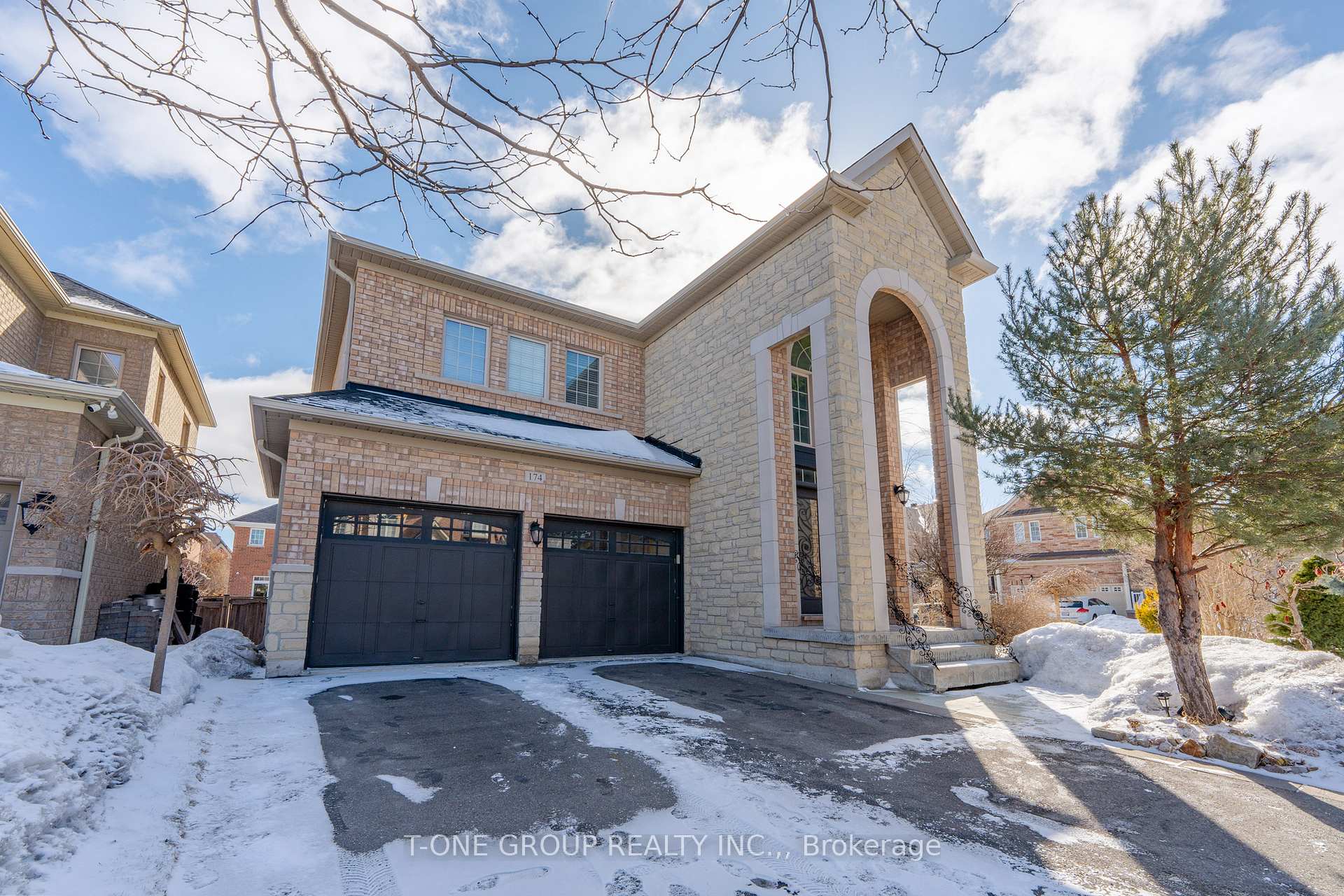 Photo 3 of 174 Santa Amato Crescent, Vaughan, Patterson — HOMEH