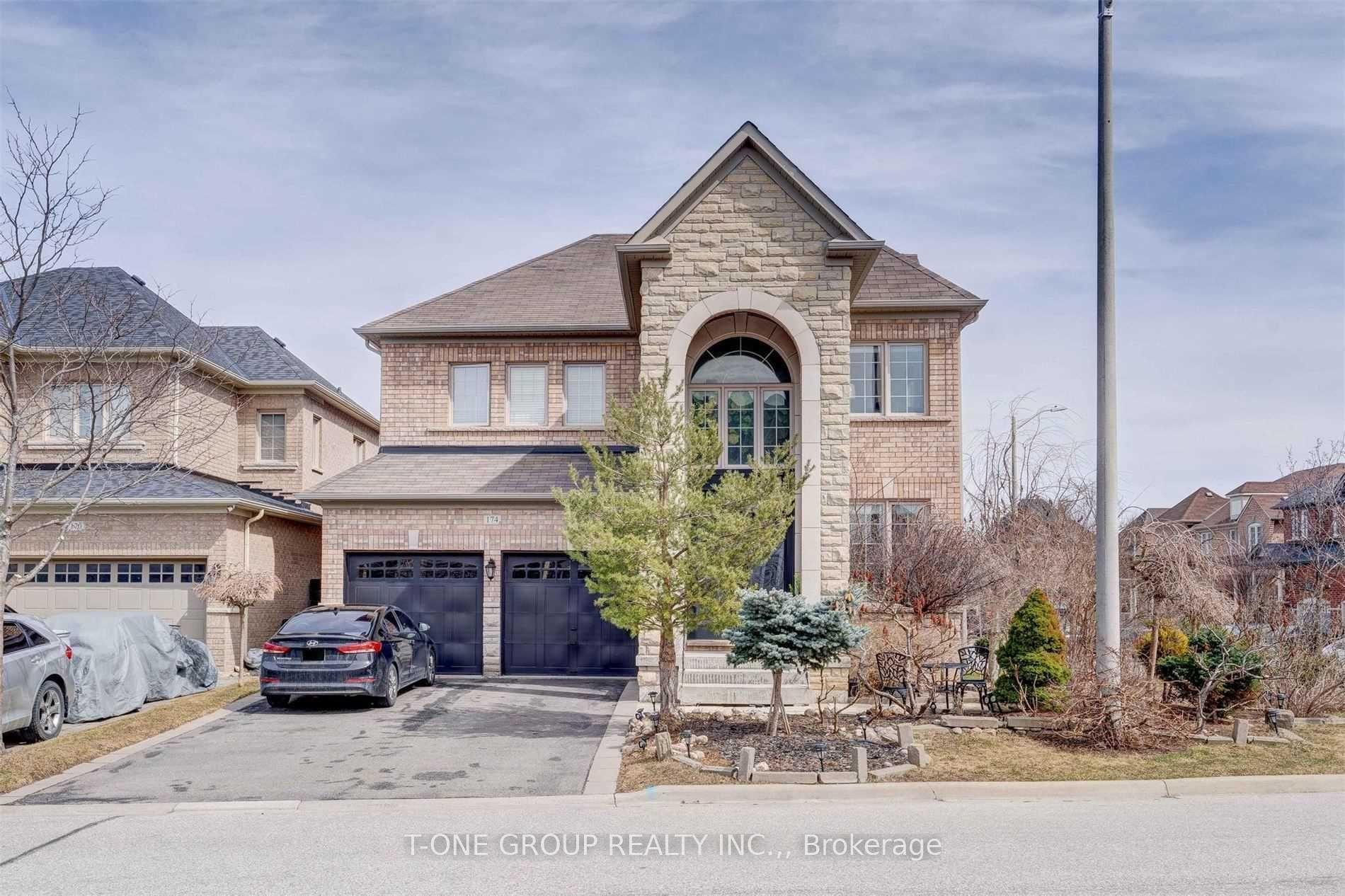 Photo 4 of 174 Santa Amato Crescent, Vaughan, Patterson — HOMEH