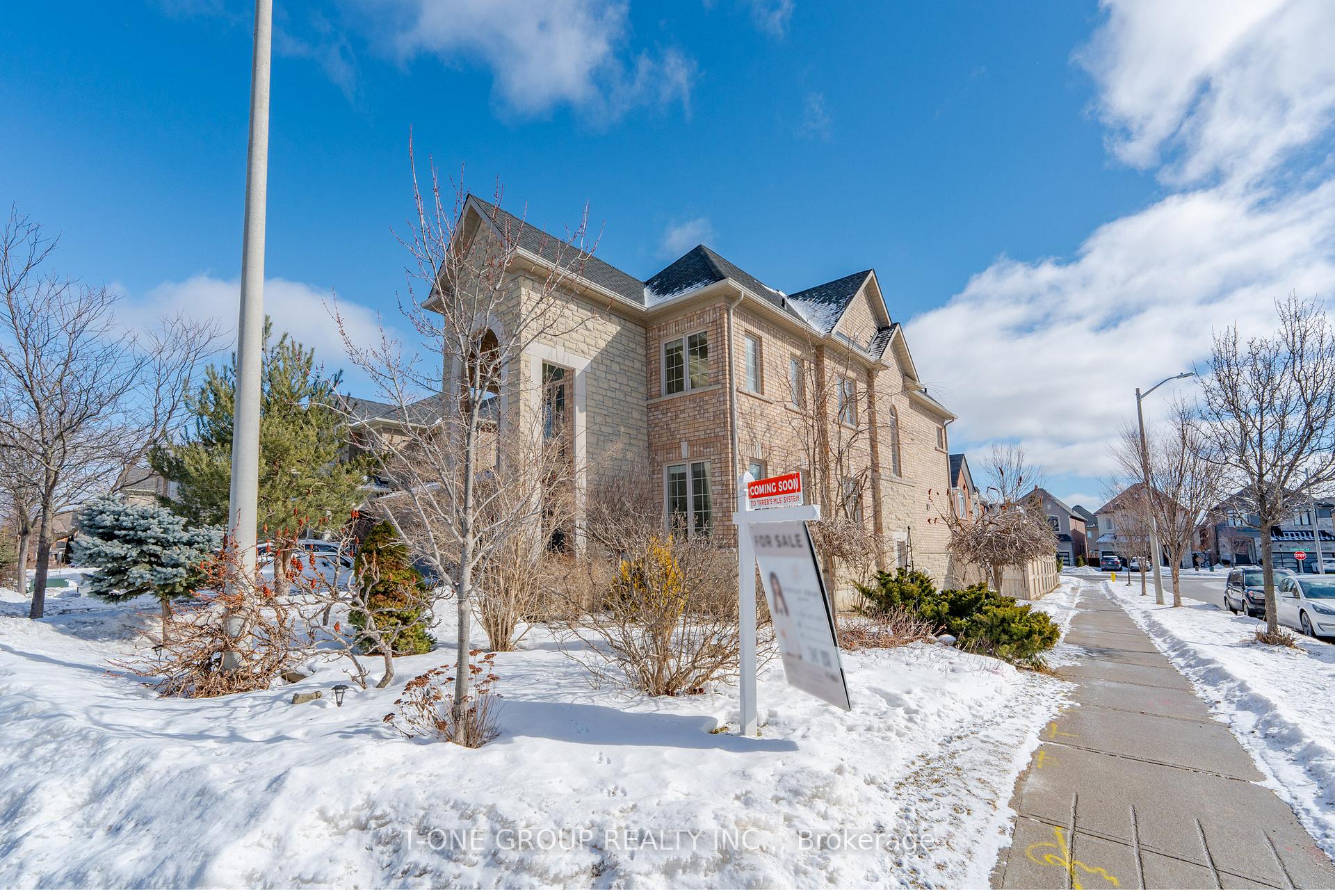 Photo 5 of 174 Santa Amato Crescent, Vaughan, Patterson — HOMEH