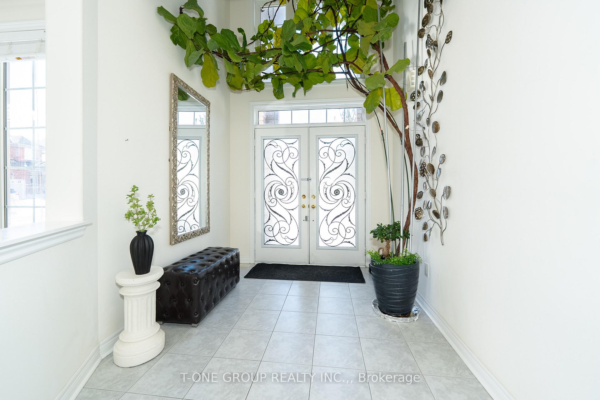 Photo 6 of 174 Santa Amato Crescent, Vaughan, Patterson — HOMEH