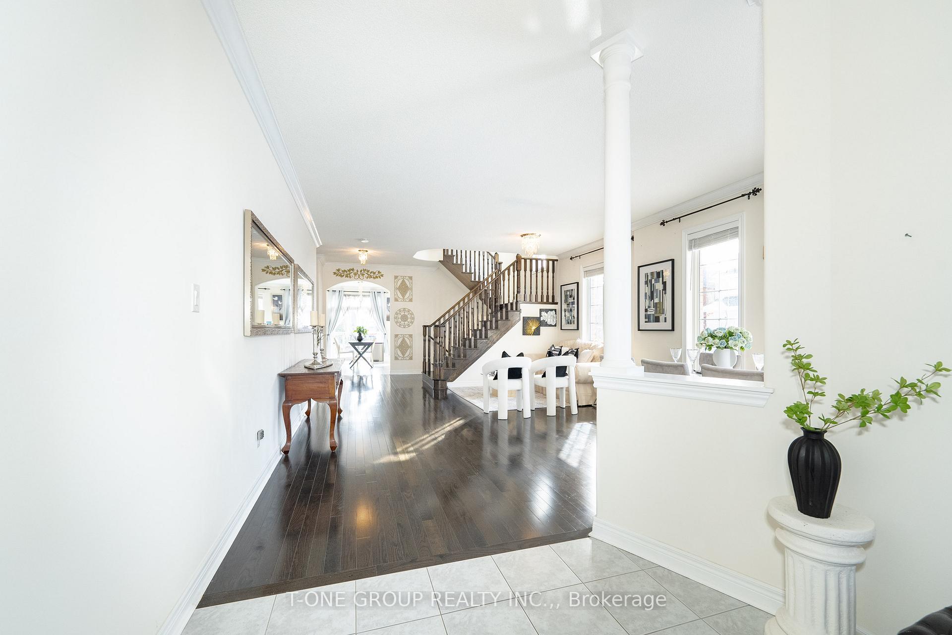 Photo 7 of 174 Santa Amato Crescent, Vaughan, Patterson — HOMEH