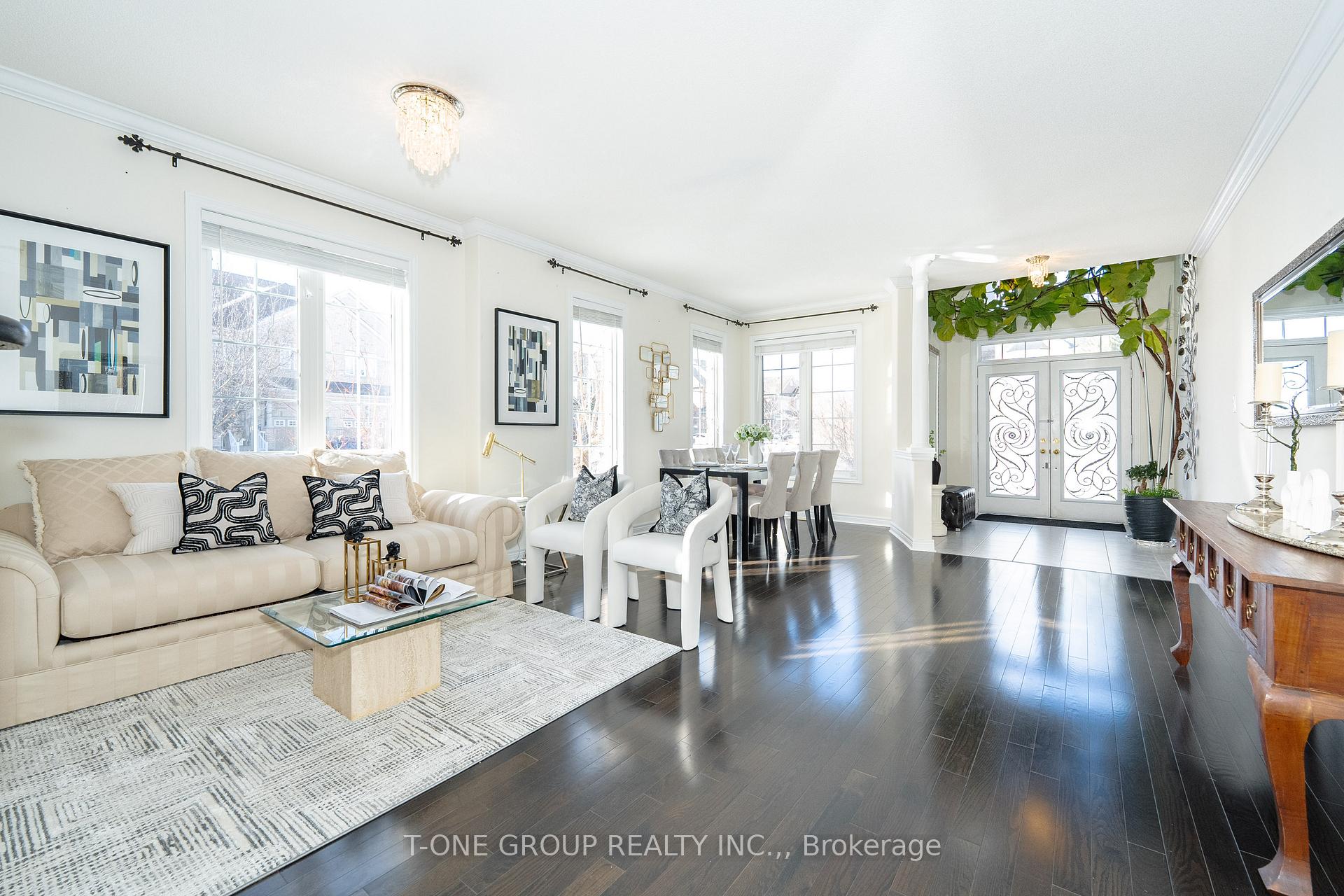 Photo 8 of 174 Santa Amato Crescent, Vaughan, Patterson — HOMEH