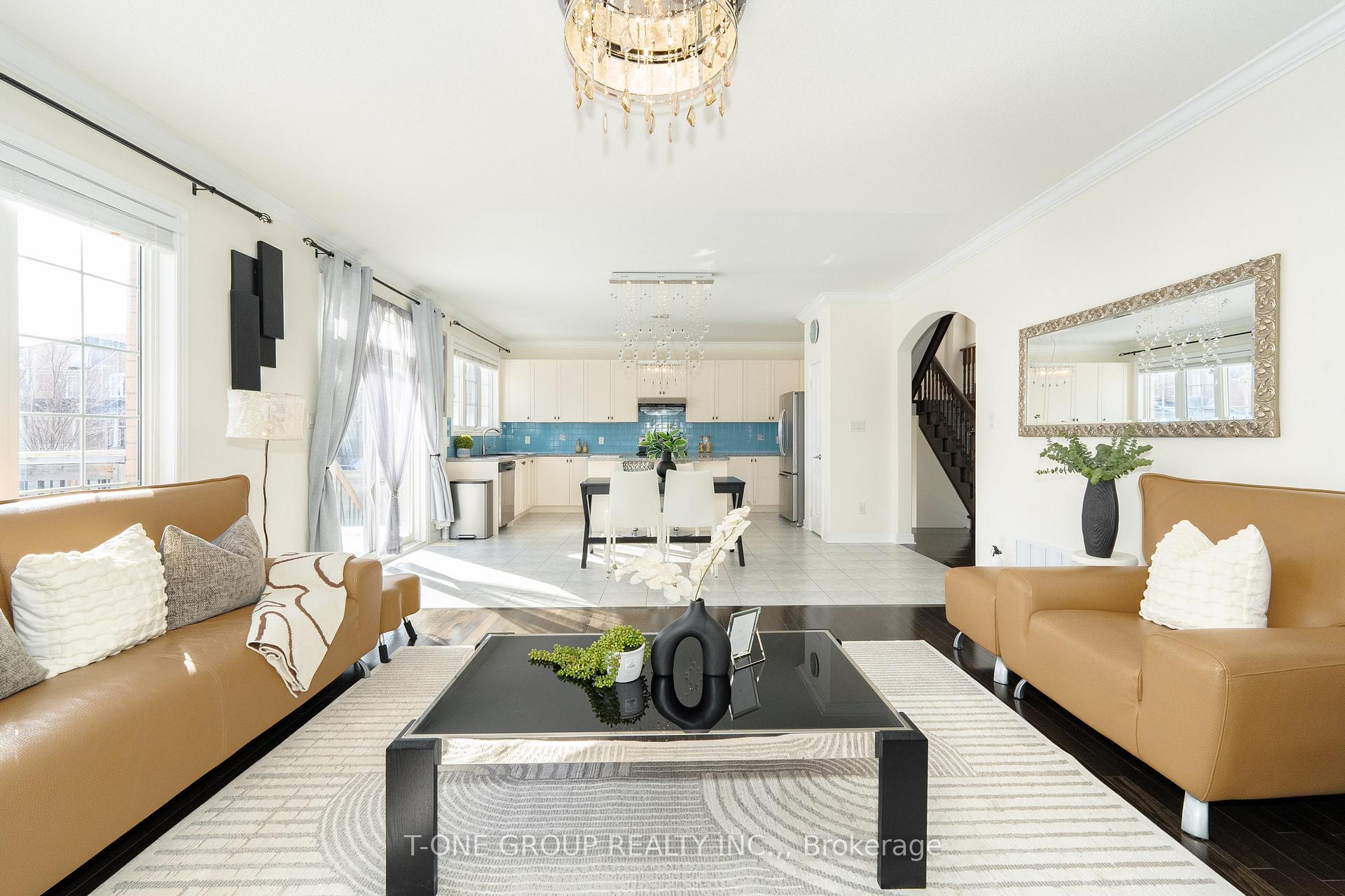 Photo 10 of 174 Santa Amato Crescent, Vaughan, Patterson — HOMEH