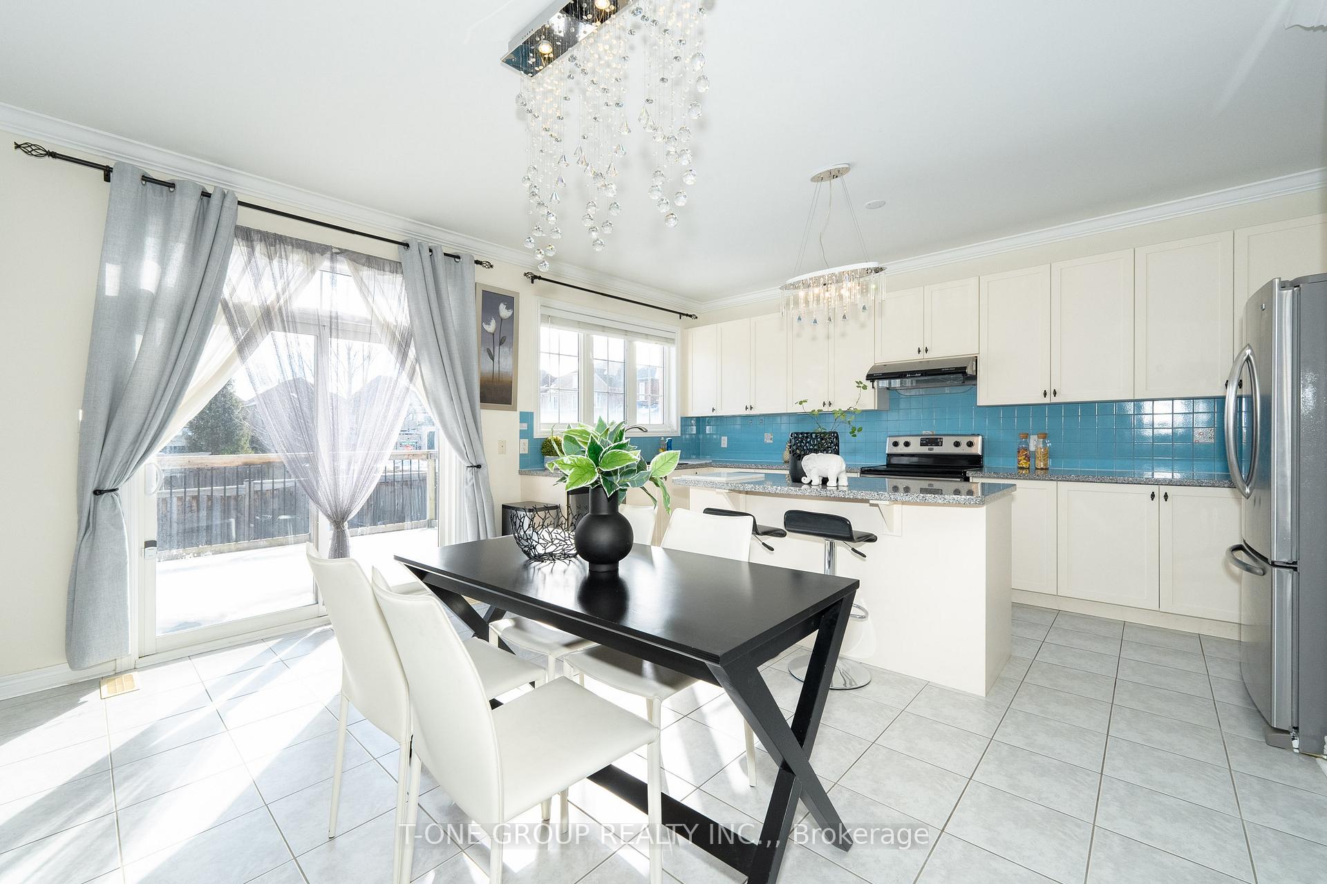 Photo 15 of 174 Santa Amato Crescent, Vaughan, Patterson — HOMEH