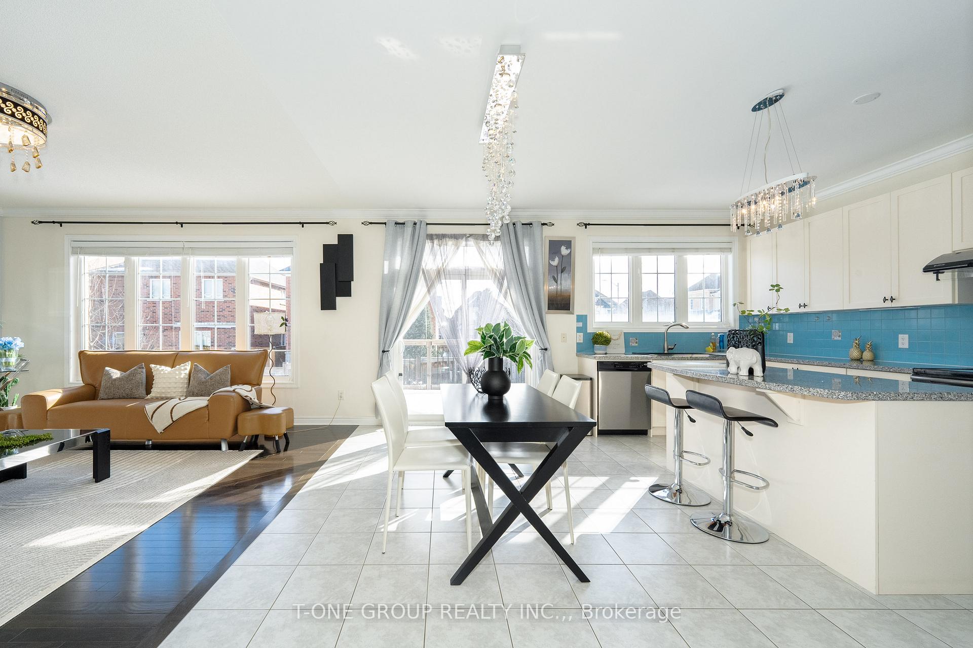 Photo 16 of 174 Santa Amato Crescent, Vaughan, Patterson — HOMEH