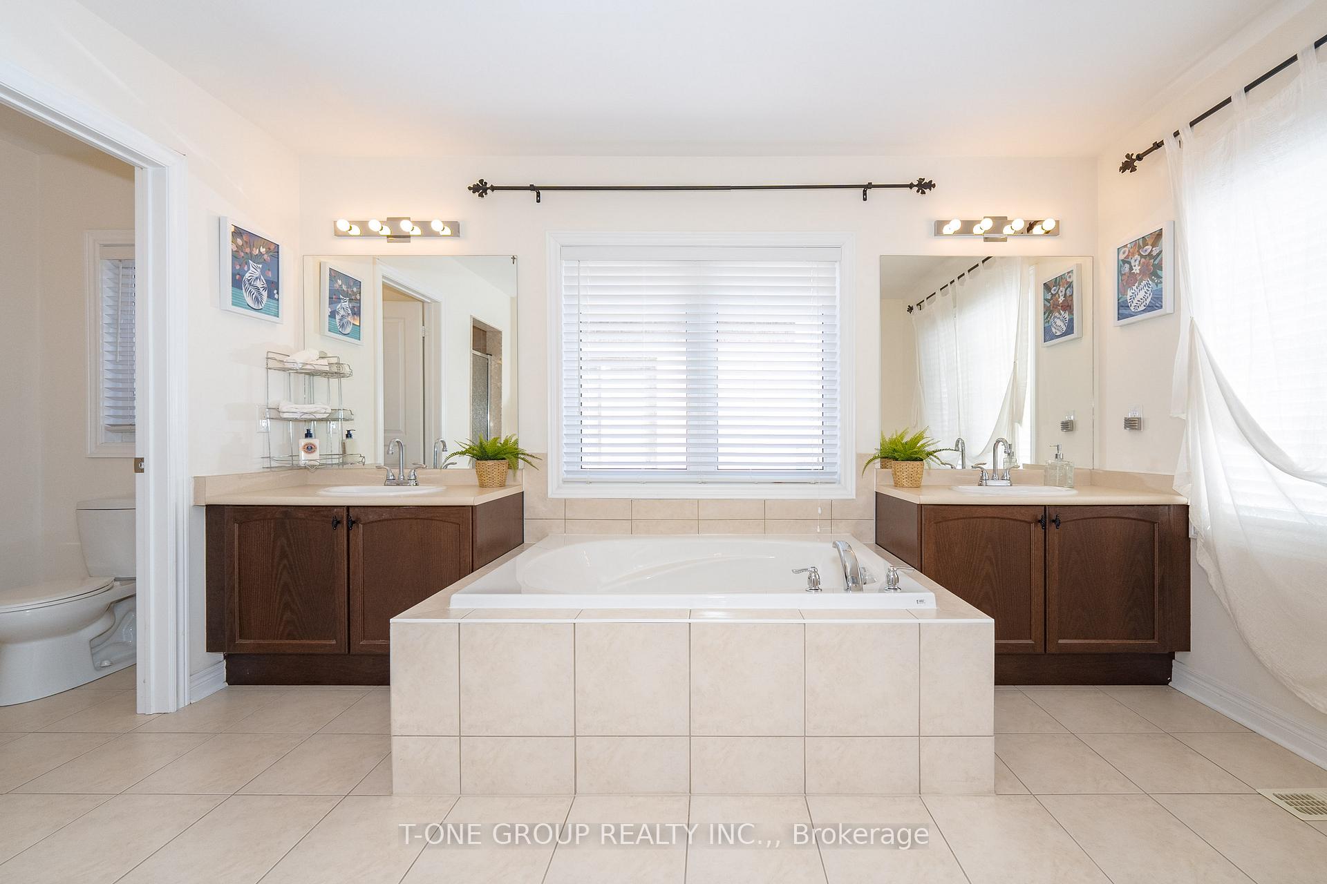 Photo 28 of 174 Santa Amato Crescent, Vaughan, Patterson — HOMEH