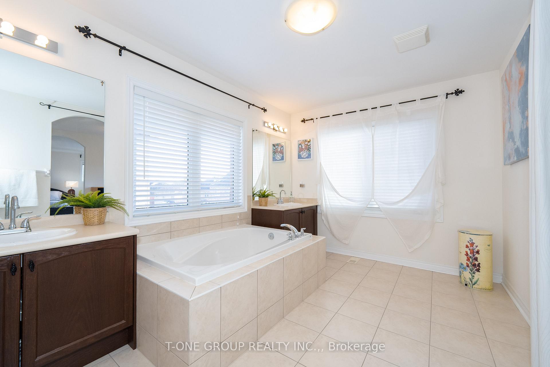 Photo 30 of 174 Santa Amato Crescent, Vaughan, Patterson — HOMEH