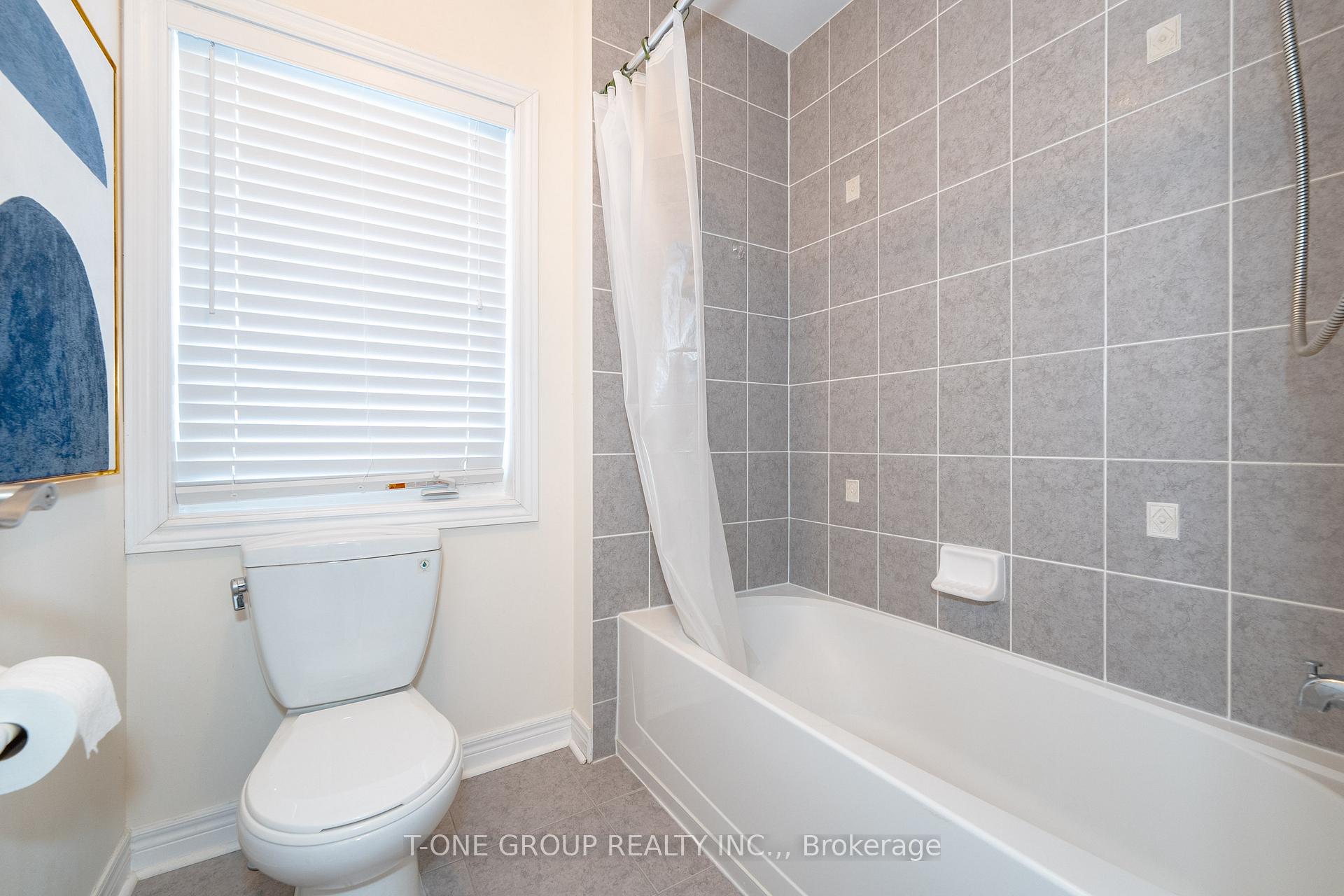 Photo 33 of 174 Santa Amato Crescent, Vaughan, Patterson — HOMEH