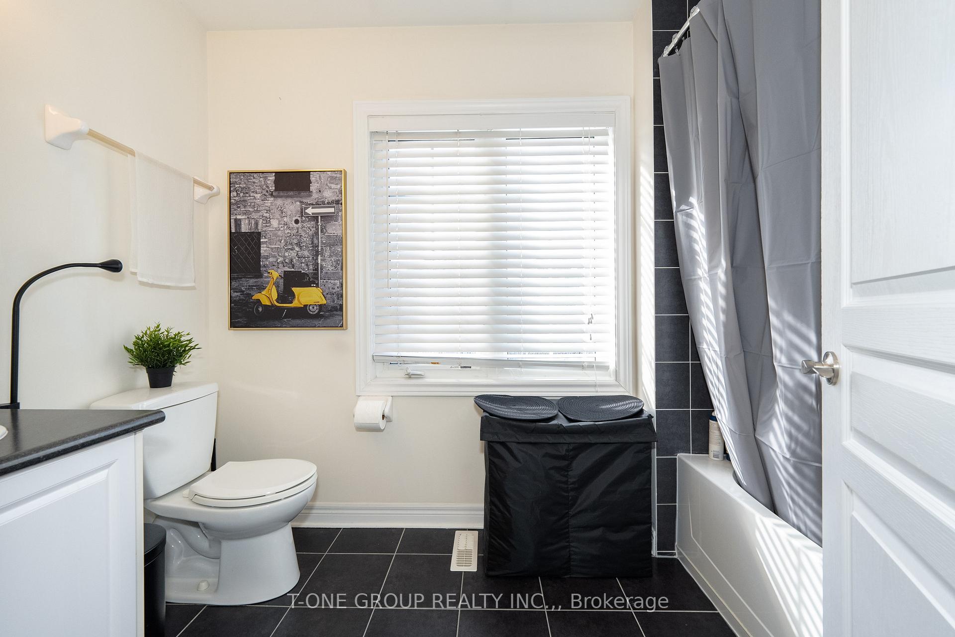 Photo 38 of 174 Santa Amato Crescent, Vaughan, Patterson — HOMEH