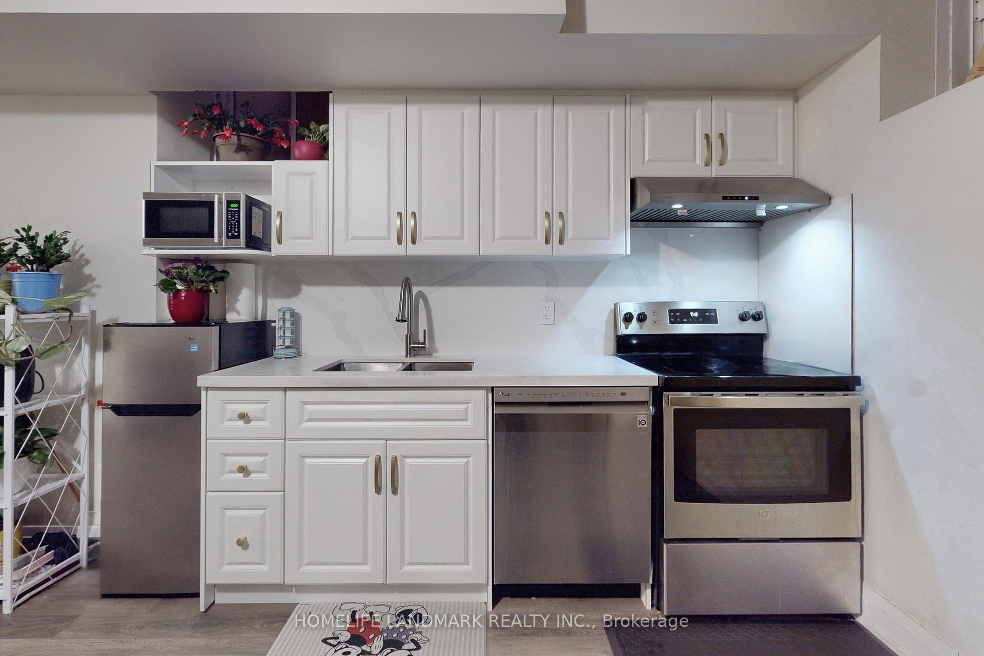 Photo 34 of 25 Hesperus Road, Vaughan, Patterson — HOMEH