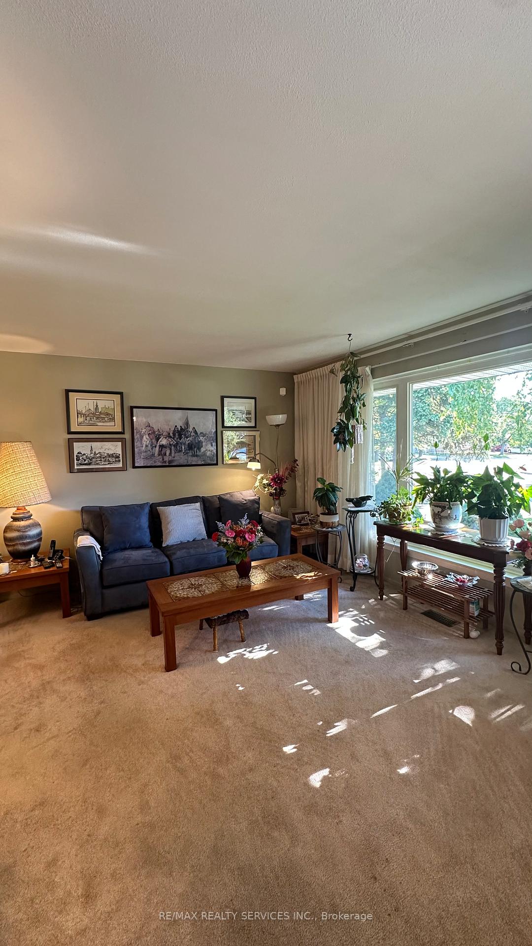 Photo 5 of 59 Belmont Drive E, Brampton, Avondale — HOMEH