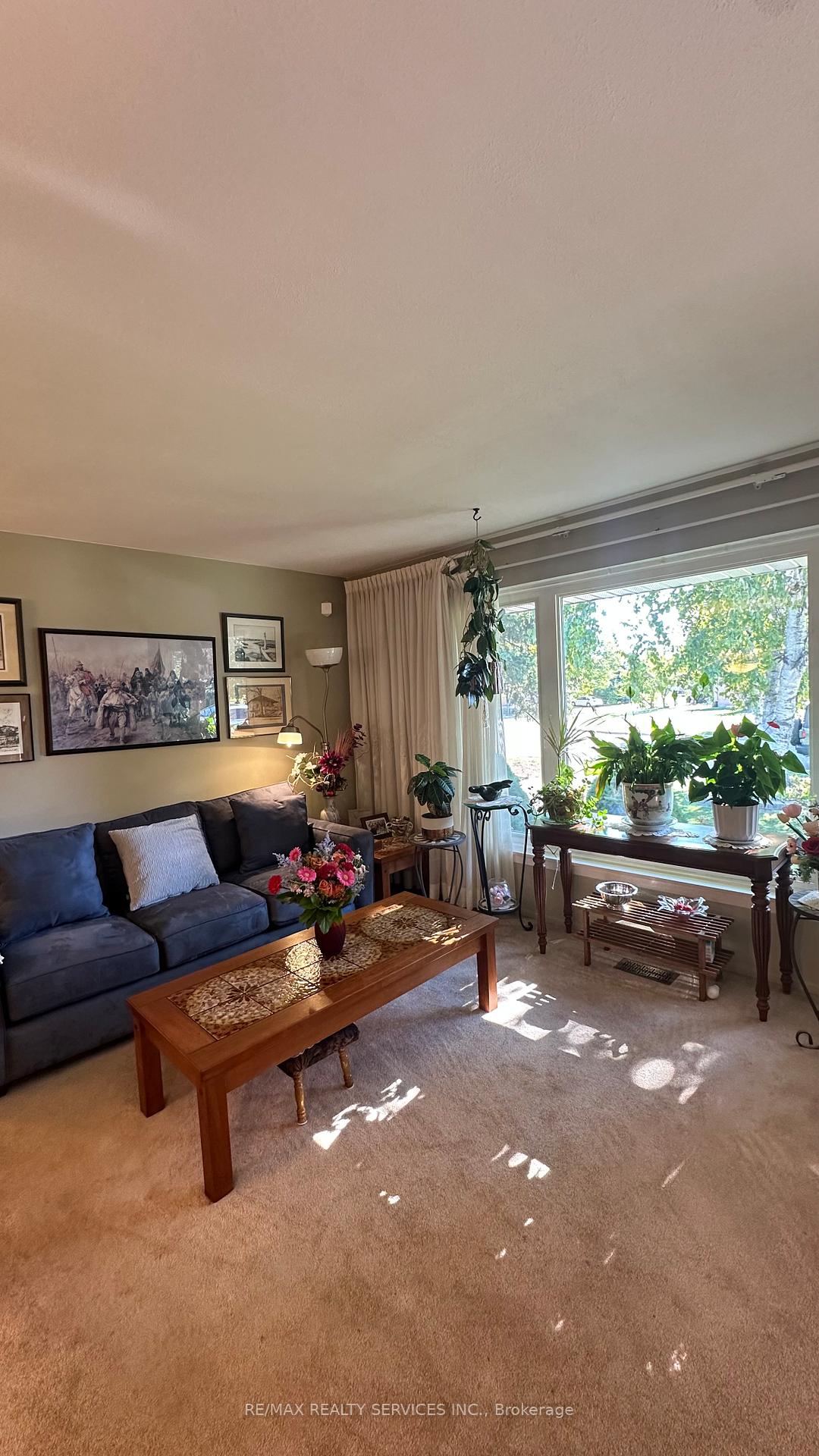Photo 6 of 59 Belmont Drive E, Brampton, Avondale — HOMEH