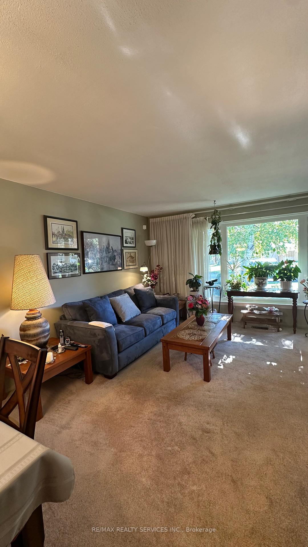 Photo 7 of 59 Belmont Drive E, Brampton, Avondale — HOMEH