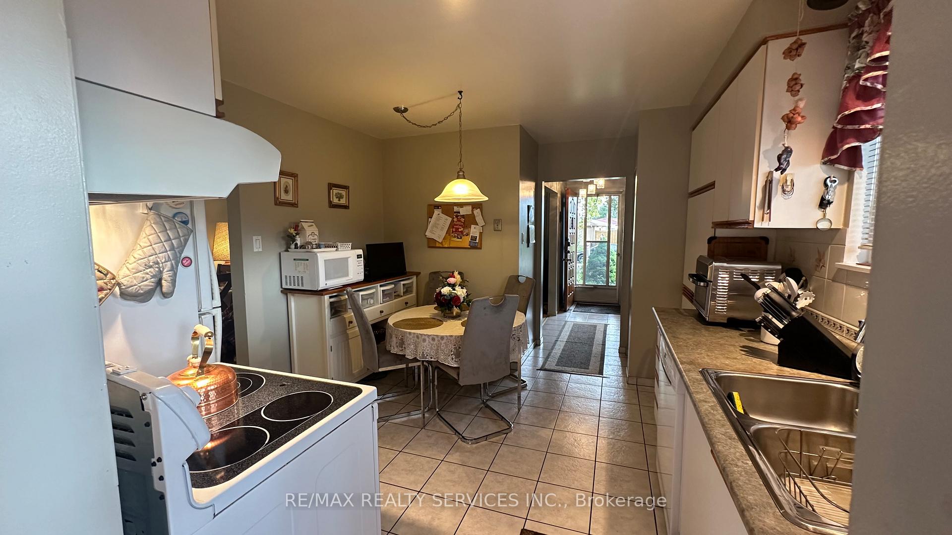 Photo 13 of 59 Belmont Drive E, Brampton, Avondale — HOMEH