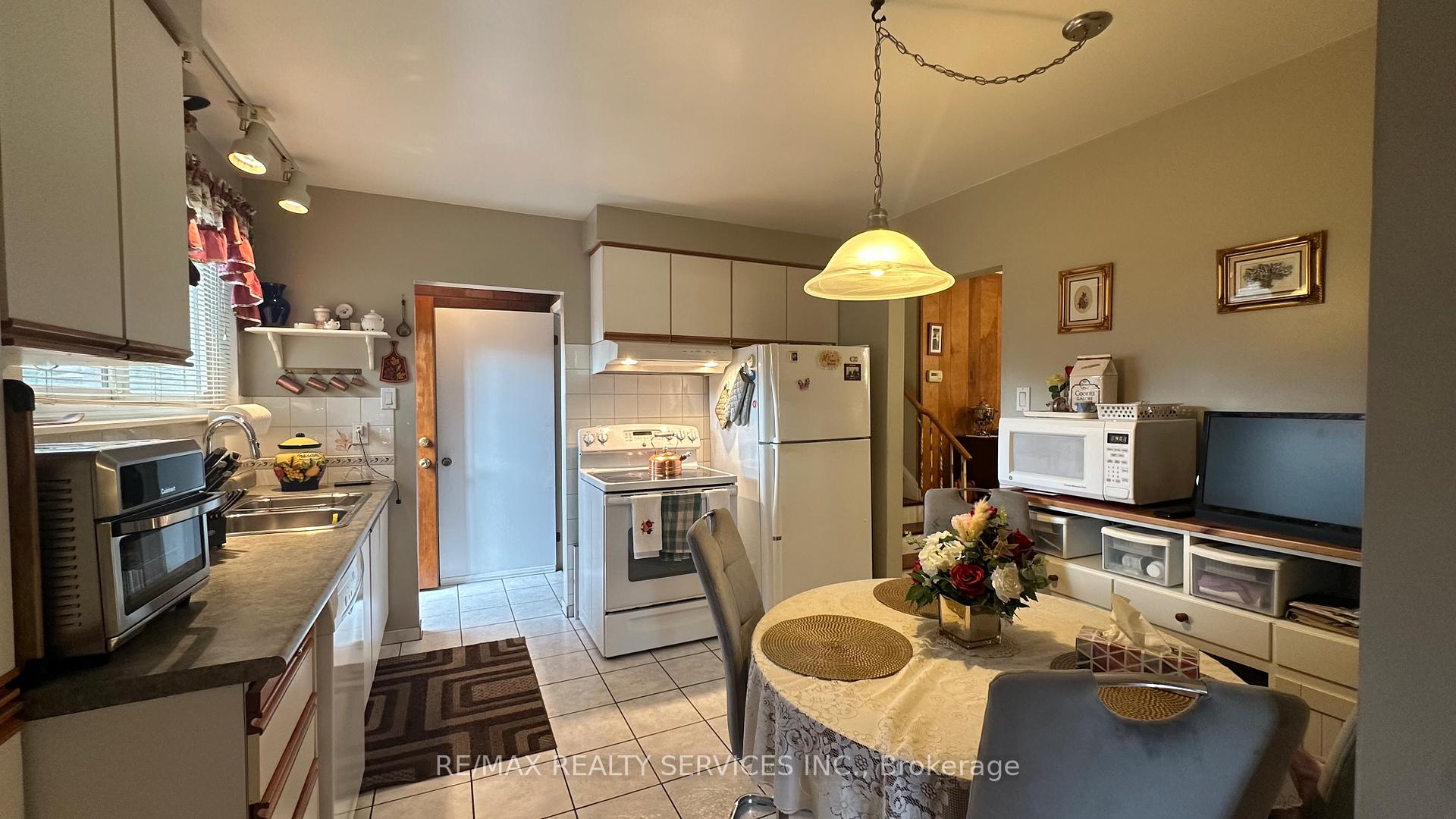Photo 14 of 59 Belmont Drive E, Brampton, Avondale — HOMEH