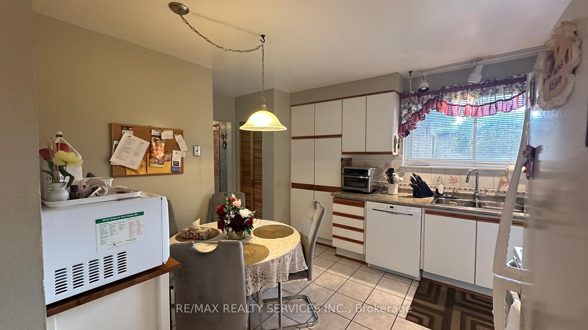 Photo 16 of 59 Belmont Drive E, Brampton, Avondale — HOMEH