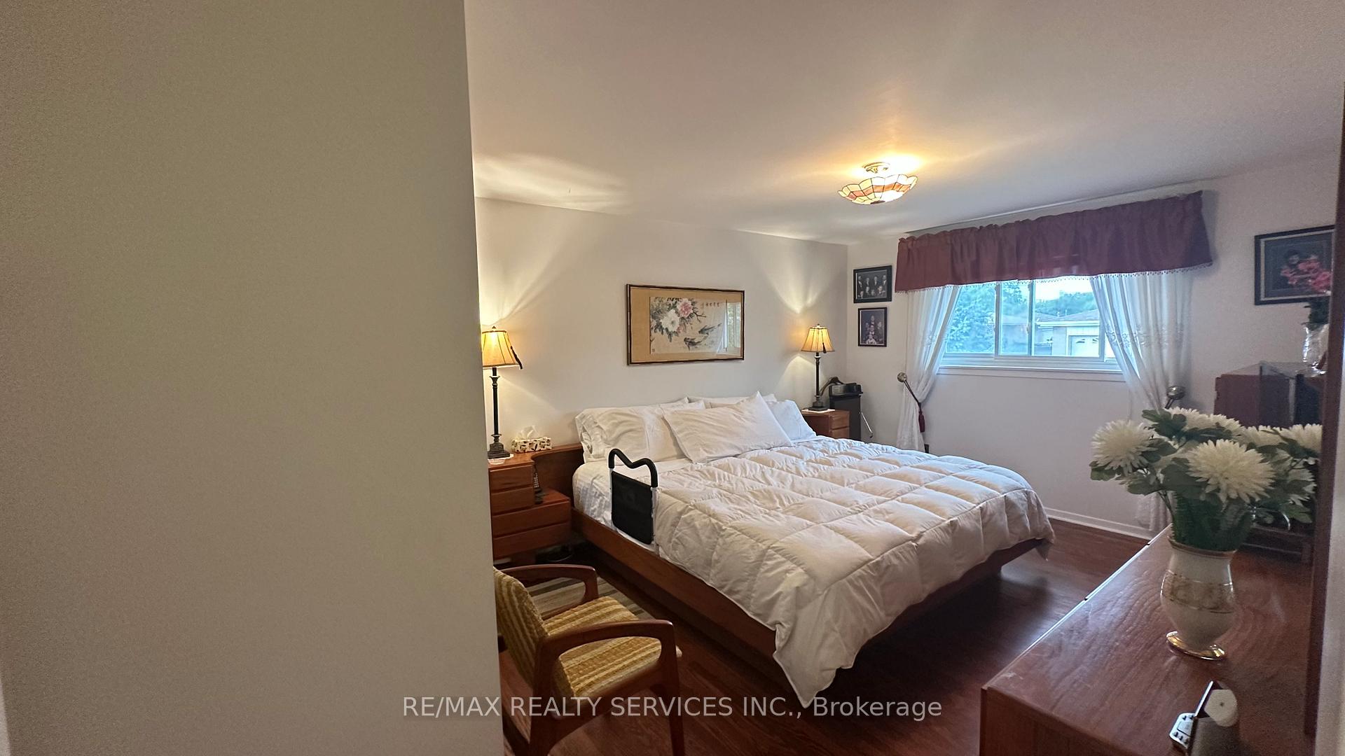 Photo 18 of 59 Belmont Drive E, Brampton, Avondale — HOMEH