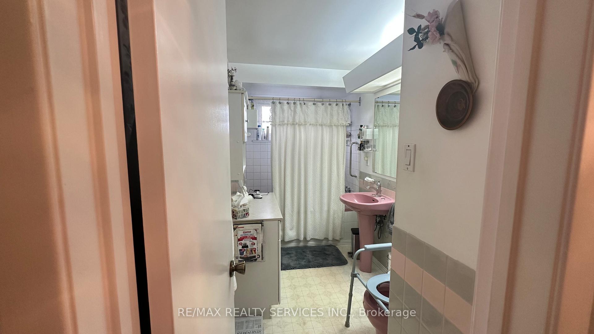 Photo 24 of 59 Belmont Drive E, Brampton, Avondale — HOMEH