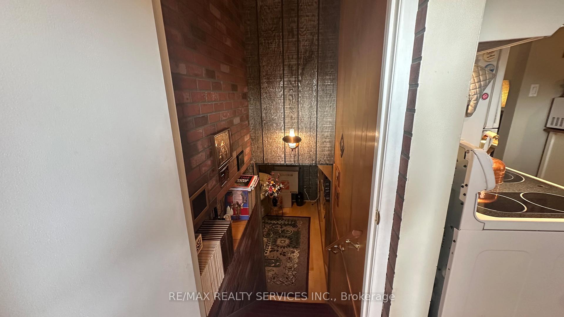 Photo 32 of 59 Belmont Drive E, Brampton, Avondale — HOMEH