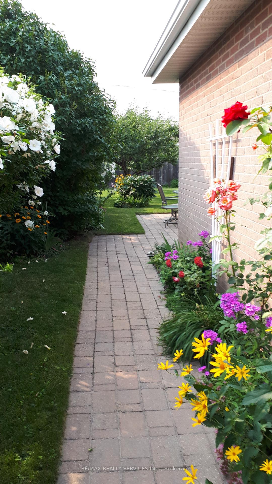Photo 38 of 59 Belmont Drive E, Brampton, Avondale — HOMEH