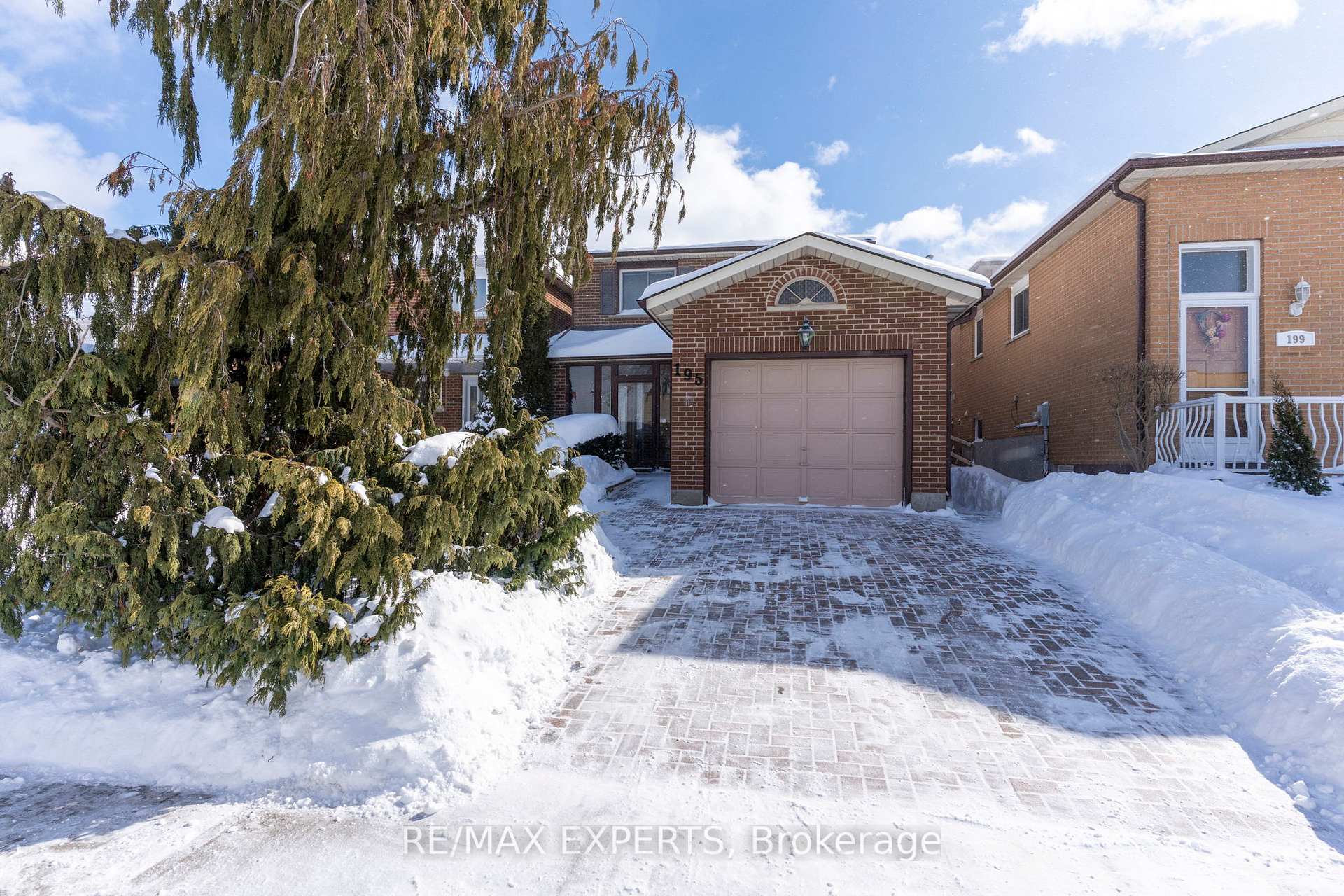 Photo 3 of 195 Aberdeen Avenue, Vaughan, East Woodbridge — HOMEH