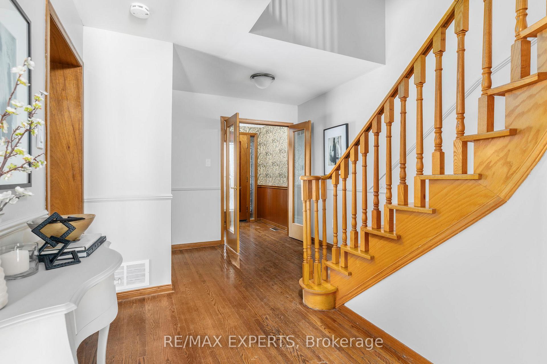 Photo 4 of 195 Aberdeen Avenue, Vaughan, East Woodbridge — HOMEH